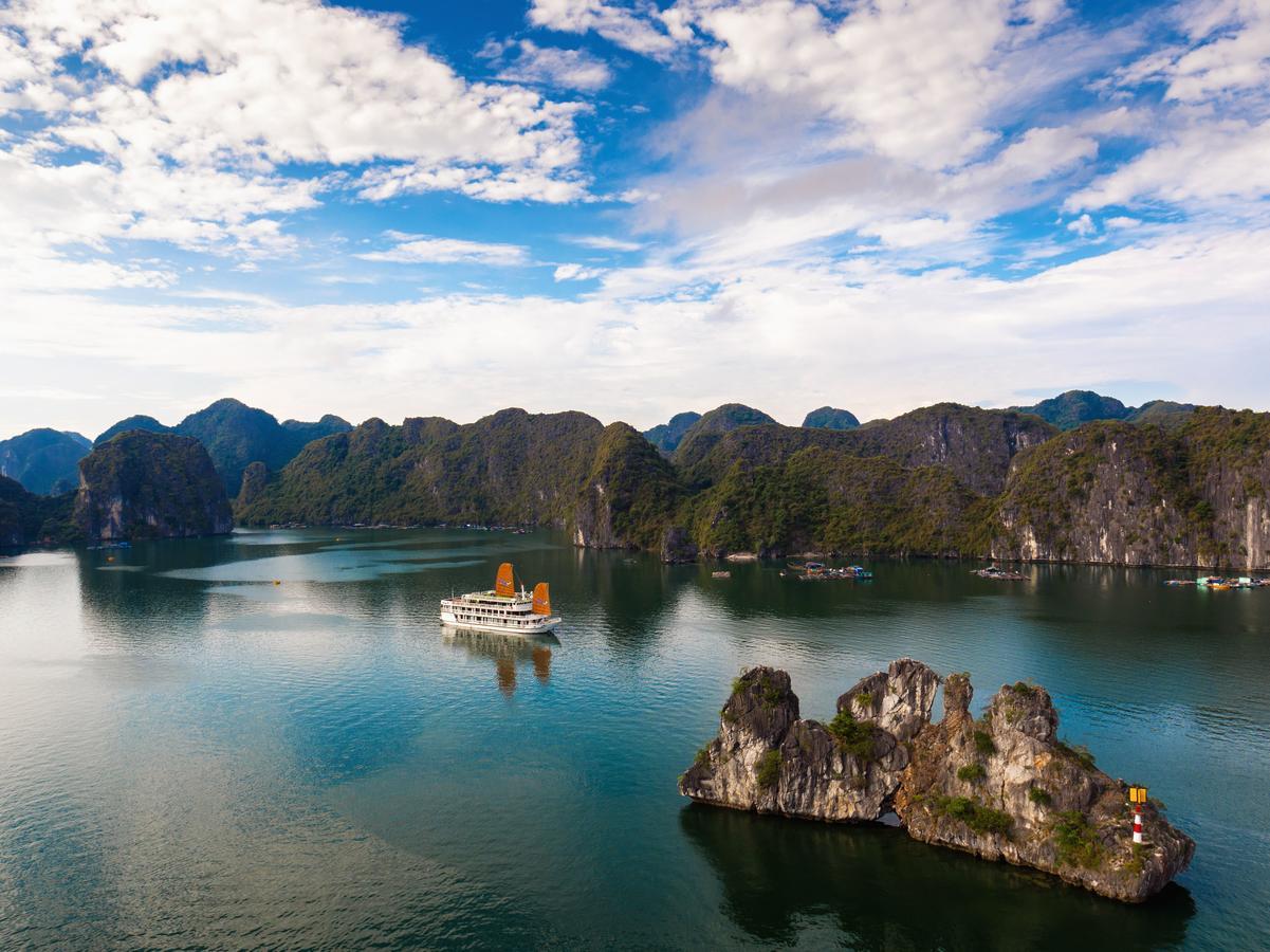 Unicharm Cruise 4* Ha Long