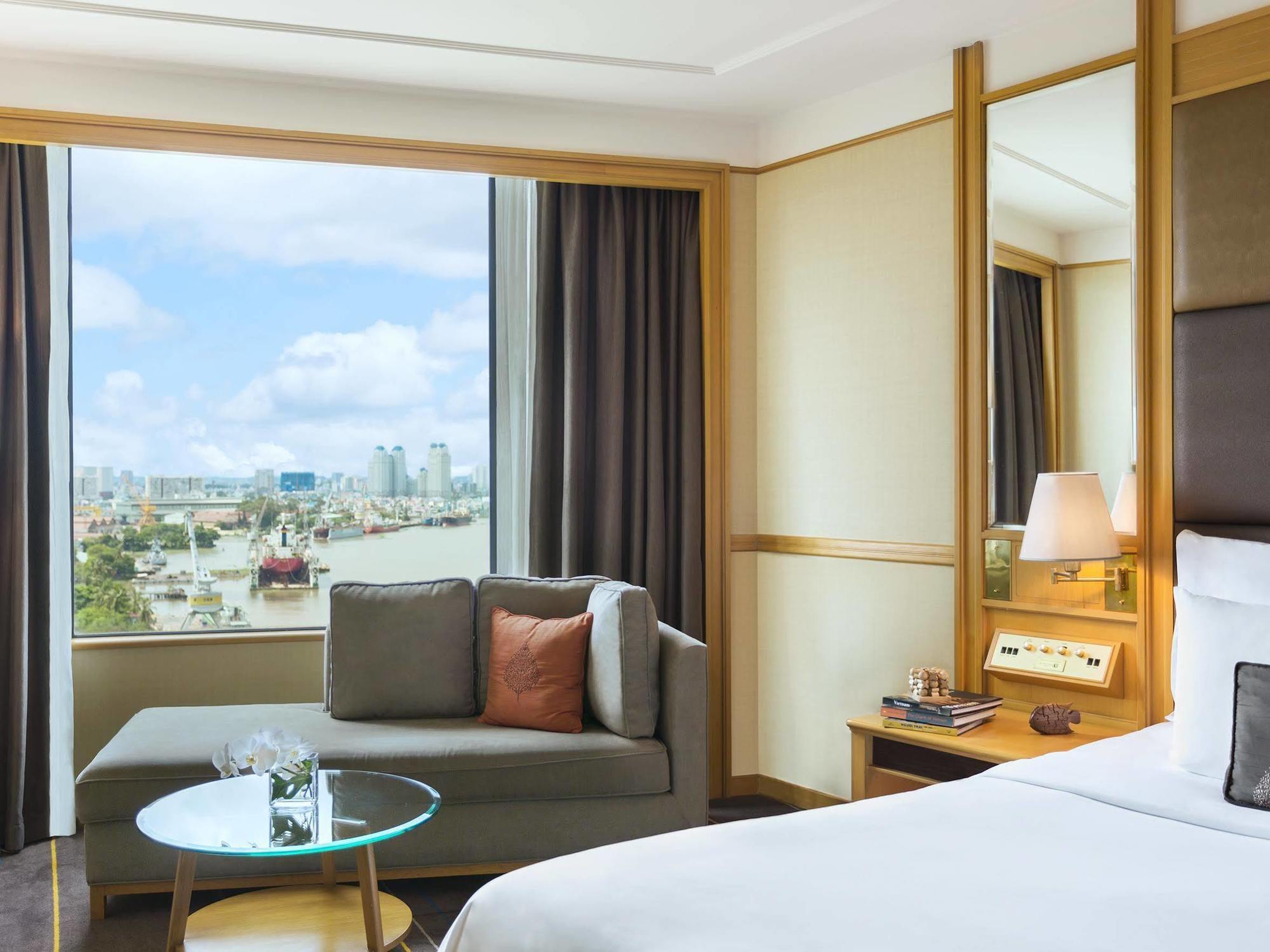 Renaissance Riverside Saigon Hotel 5*