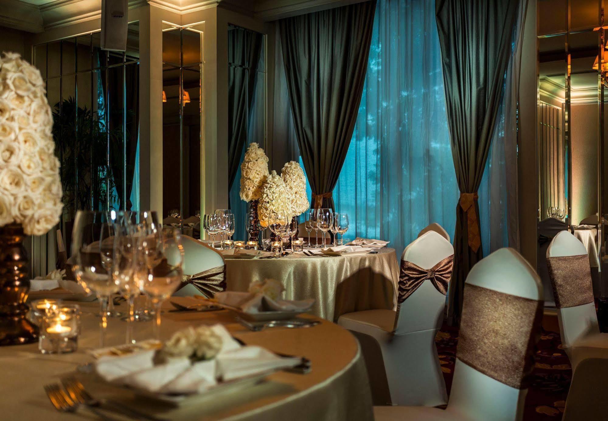 Hotel Renaissance Riverside Saigon
