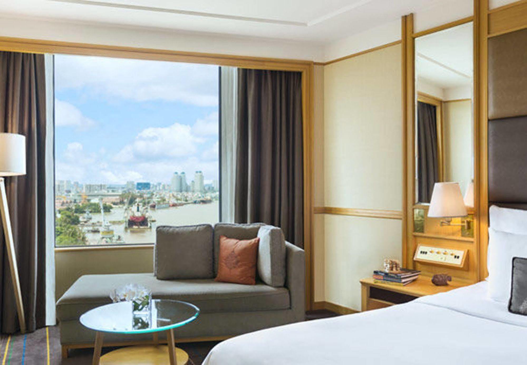 Renaissance Riverside Saigon Hotel 5*