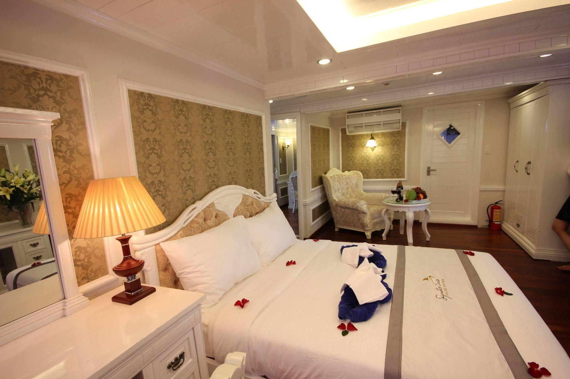 Signature Halong Cruise Hạ Long