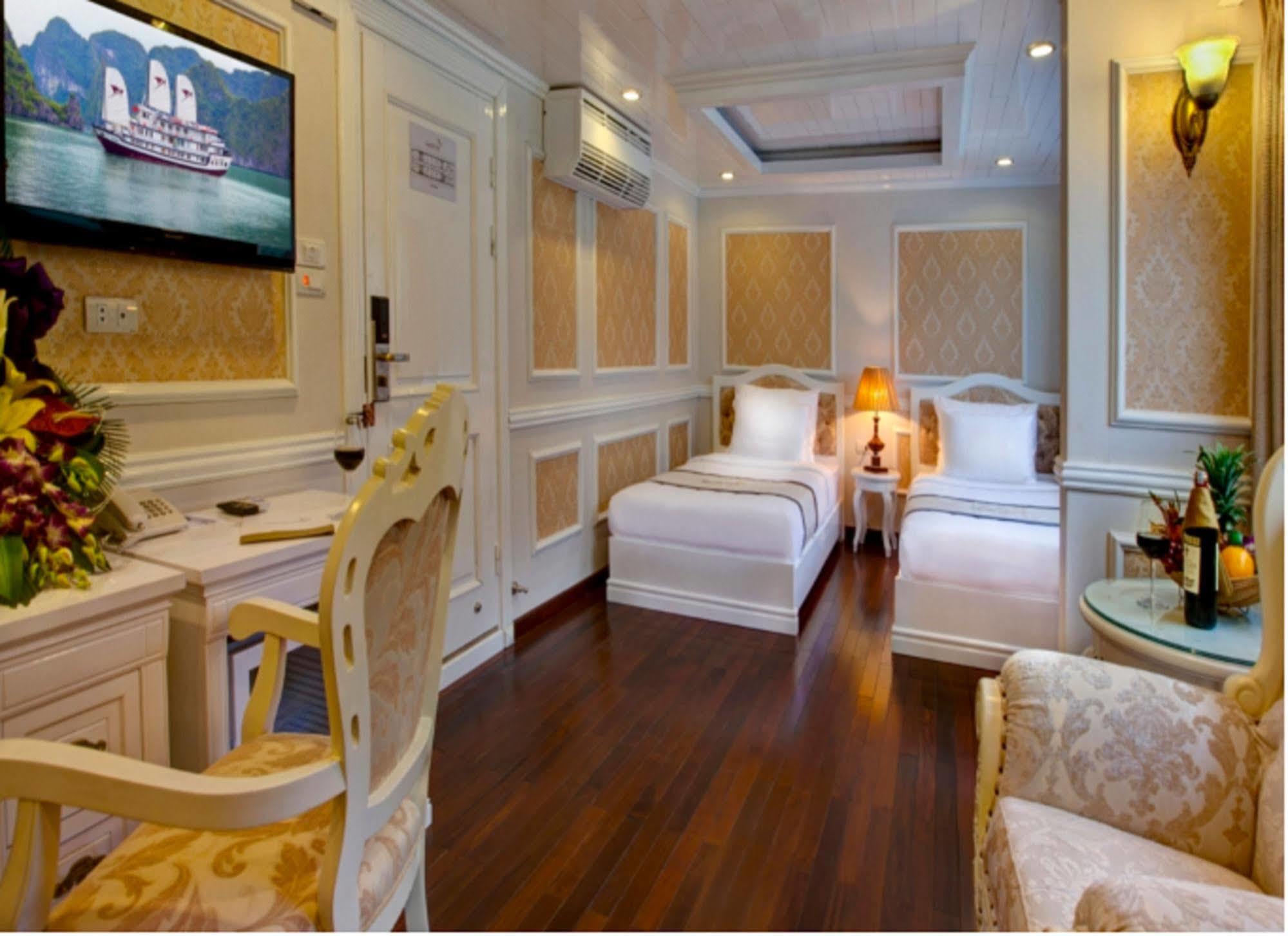 Signature Halong Cruise  Hạ Long