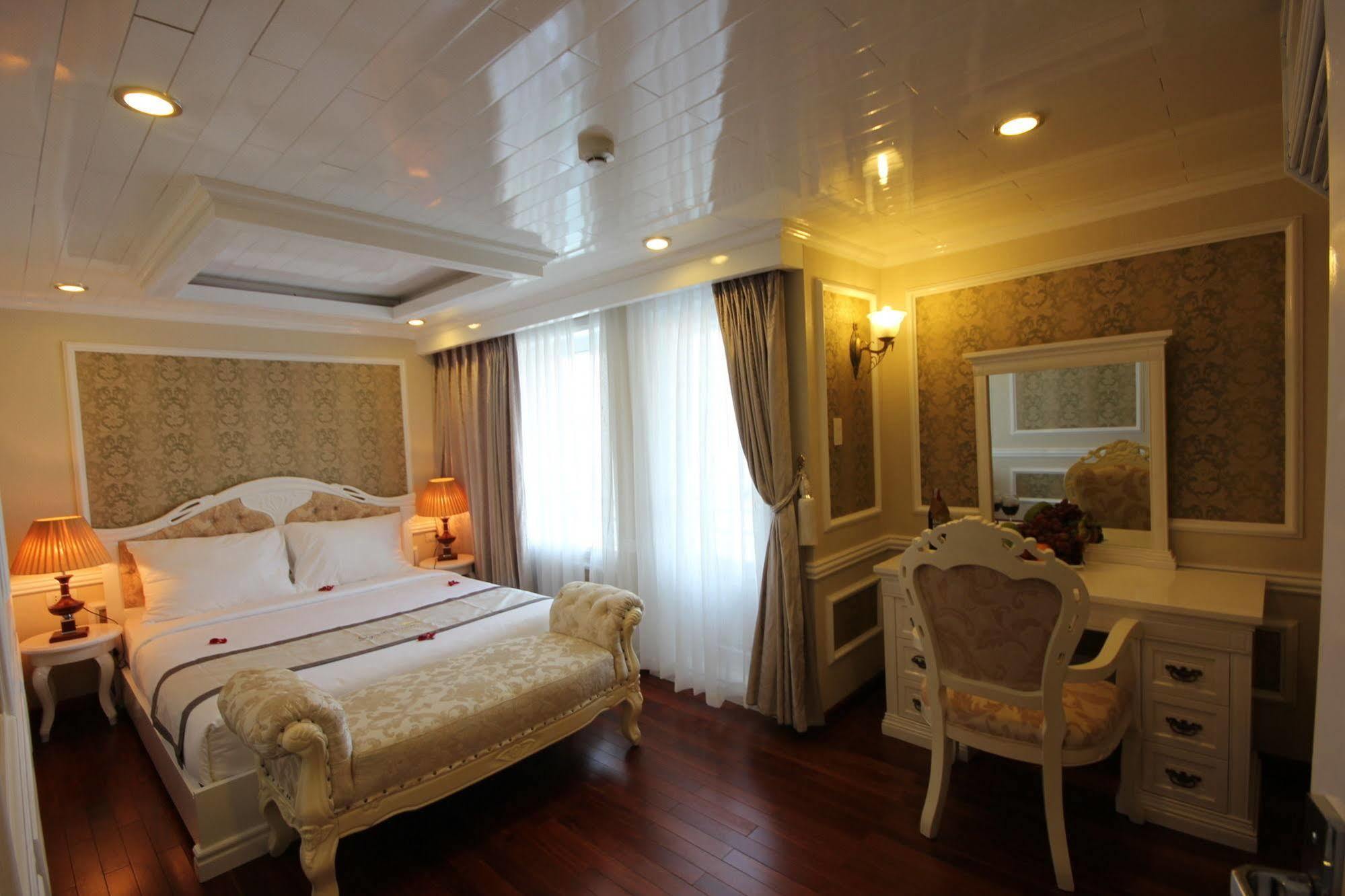 Signature Halong Cruise  5*