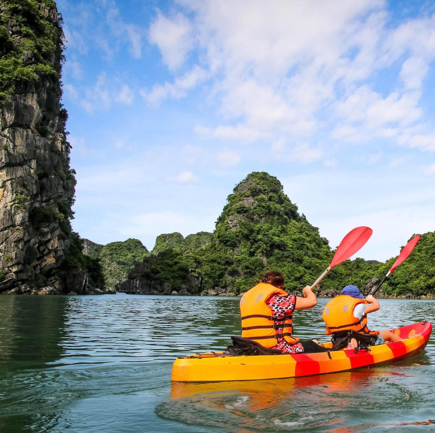 Signature Halong Cruise Hạ Long