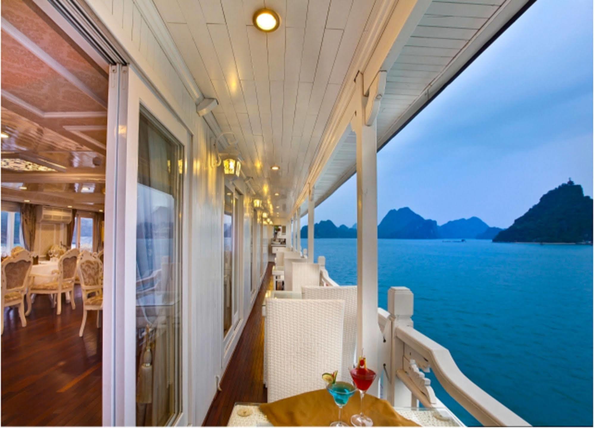 Signature Halong Cruise 5* Hạ Long