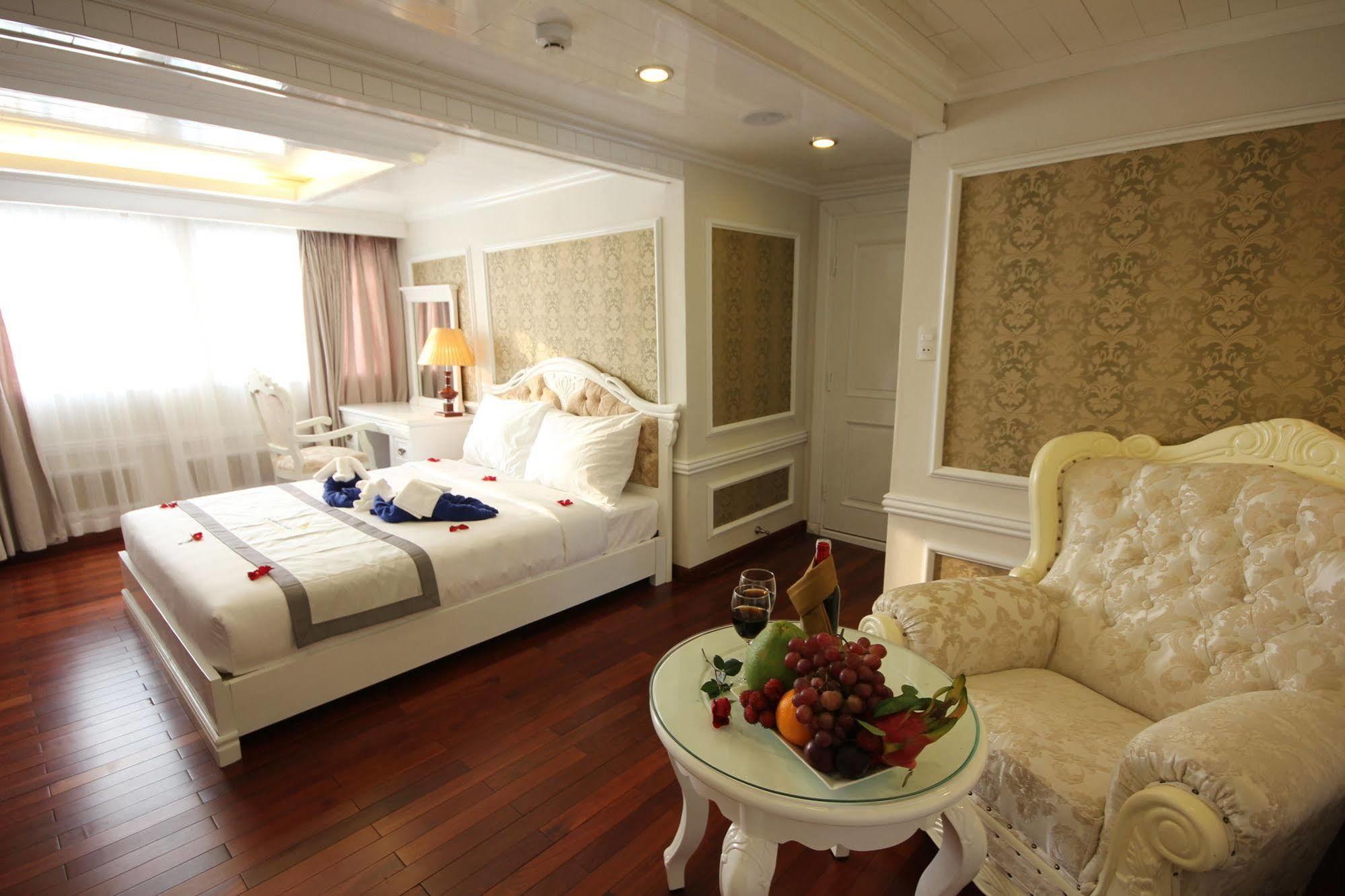  Signature Halong Cruise Hạ Long