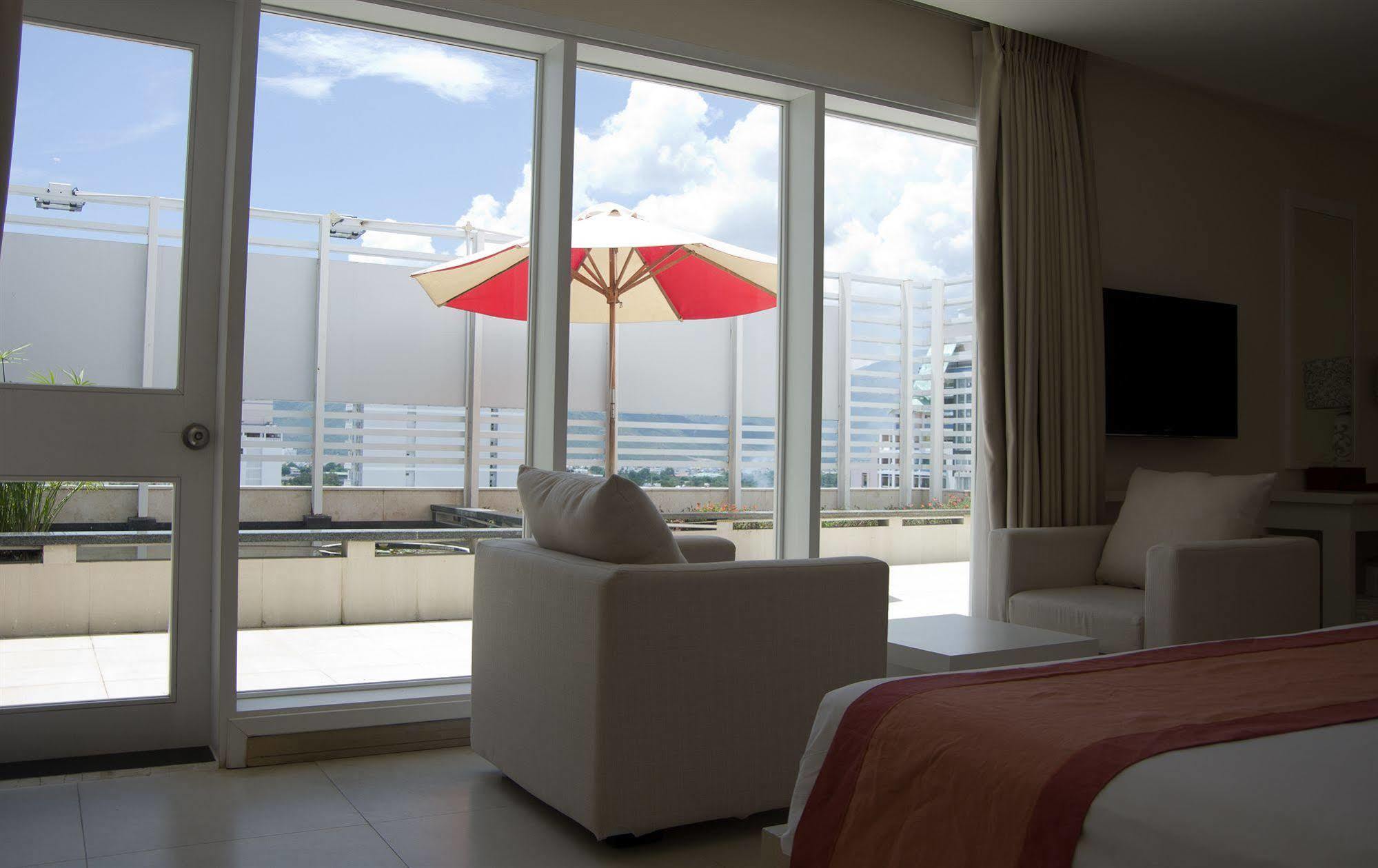 Nhi Phi Hotel