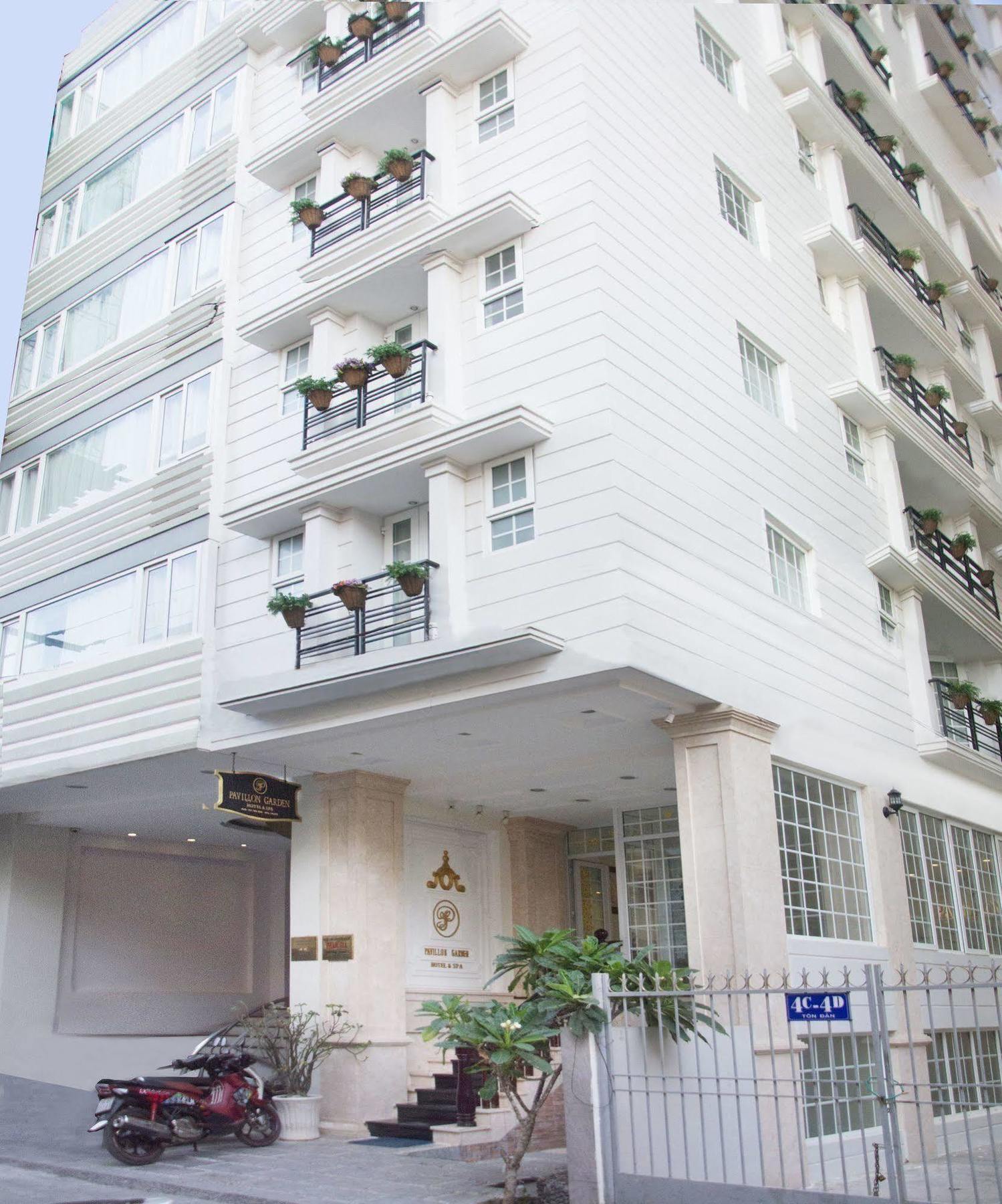 Pavillon Garden Hotel 3*