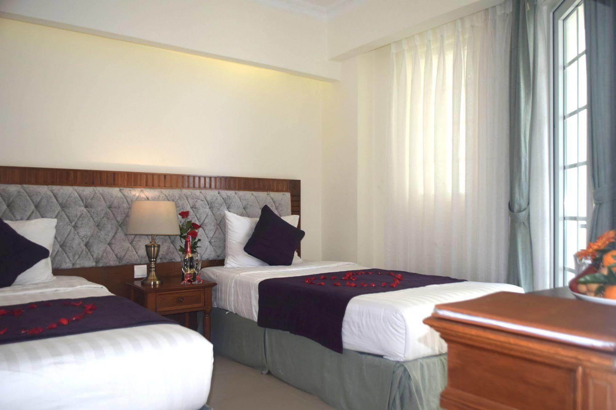 Pavillon Garden Hotel 3*