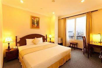 Rosaliza Hanoi