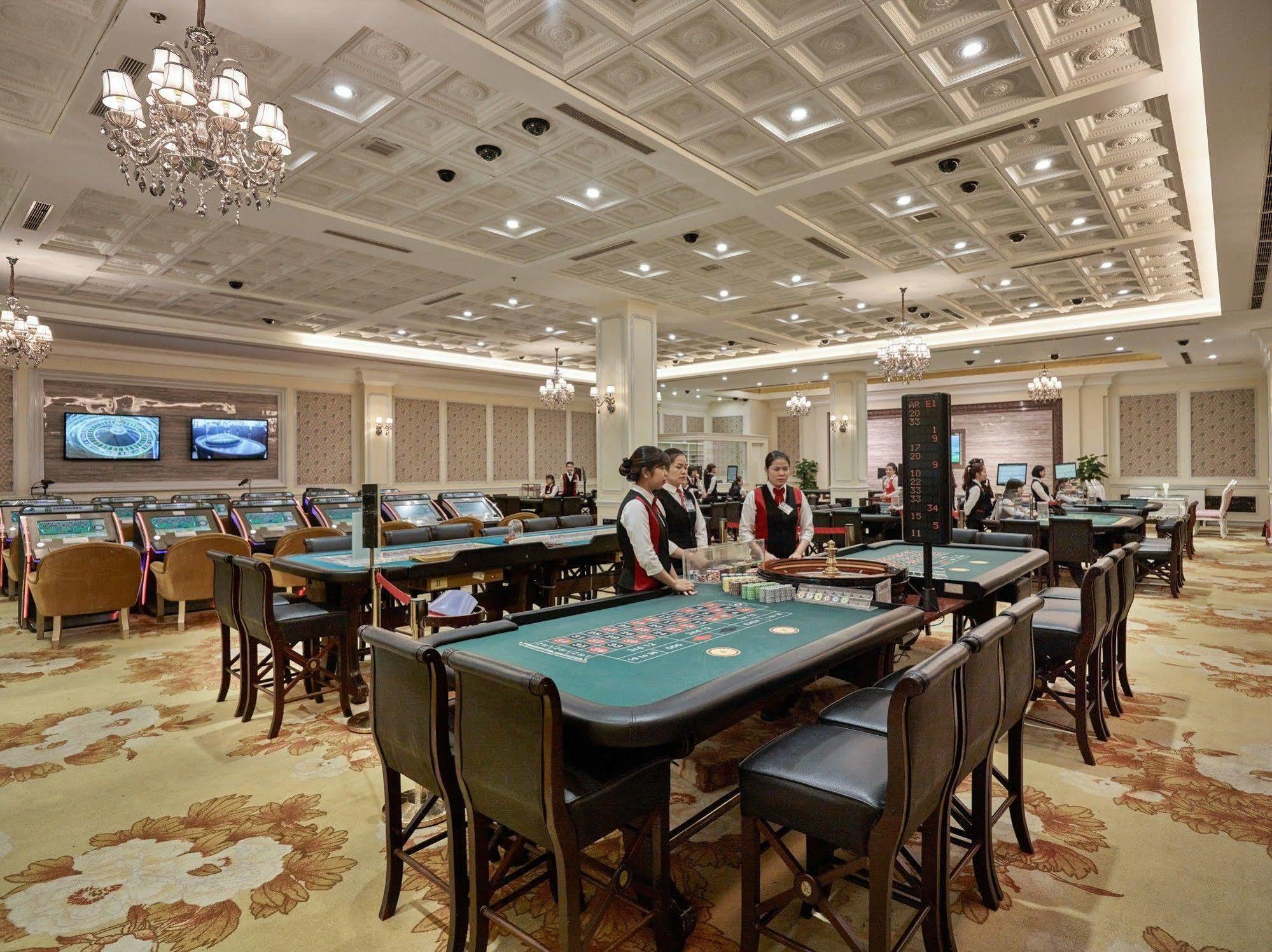 Hoàng Gia Khách sạn 5*