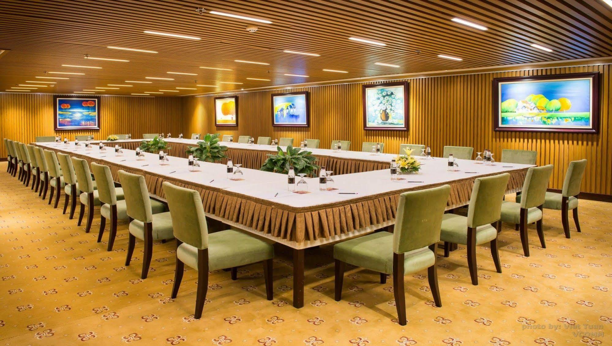 Hoàng Gia Khách sạn 5*