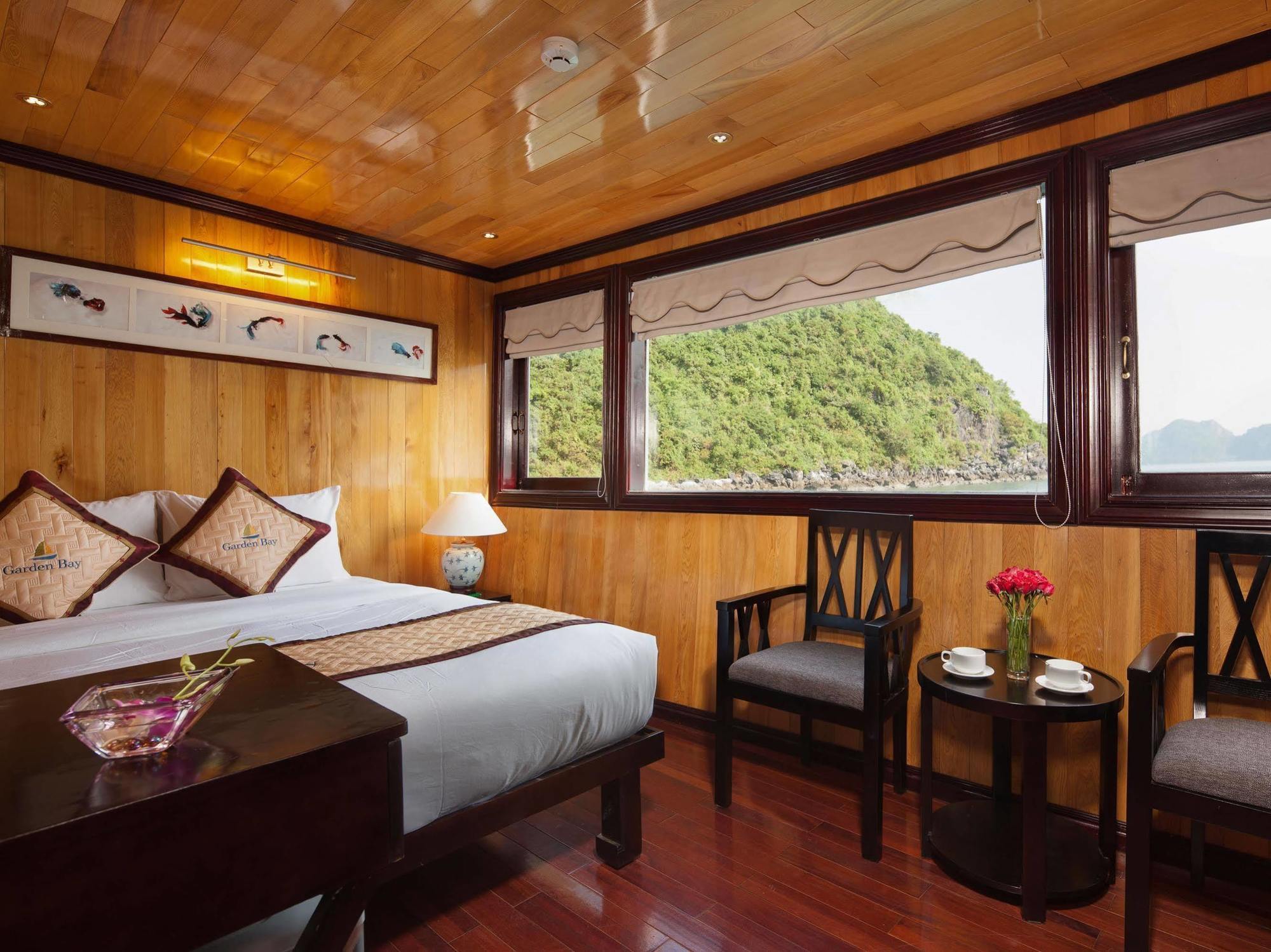 Garden Bay Luxury Cruise