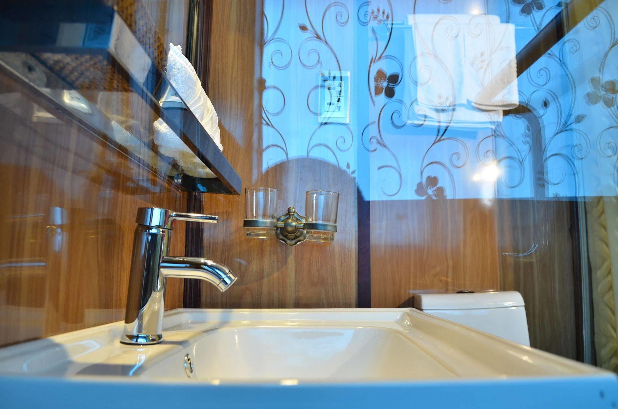 Garden Bay Luxury Cruise 4* Ha Long
