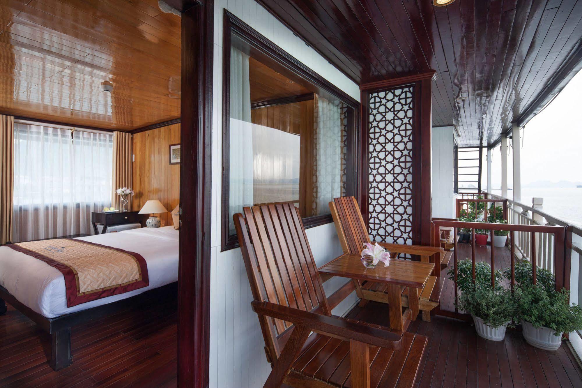  Garden Bay Luxury Cruise