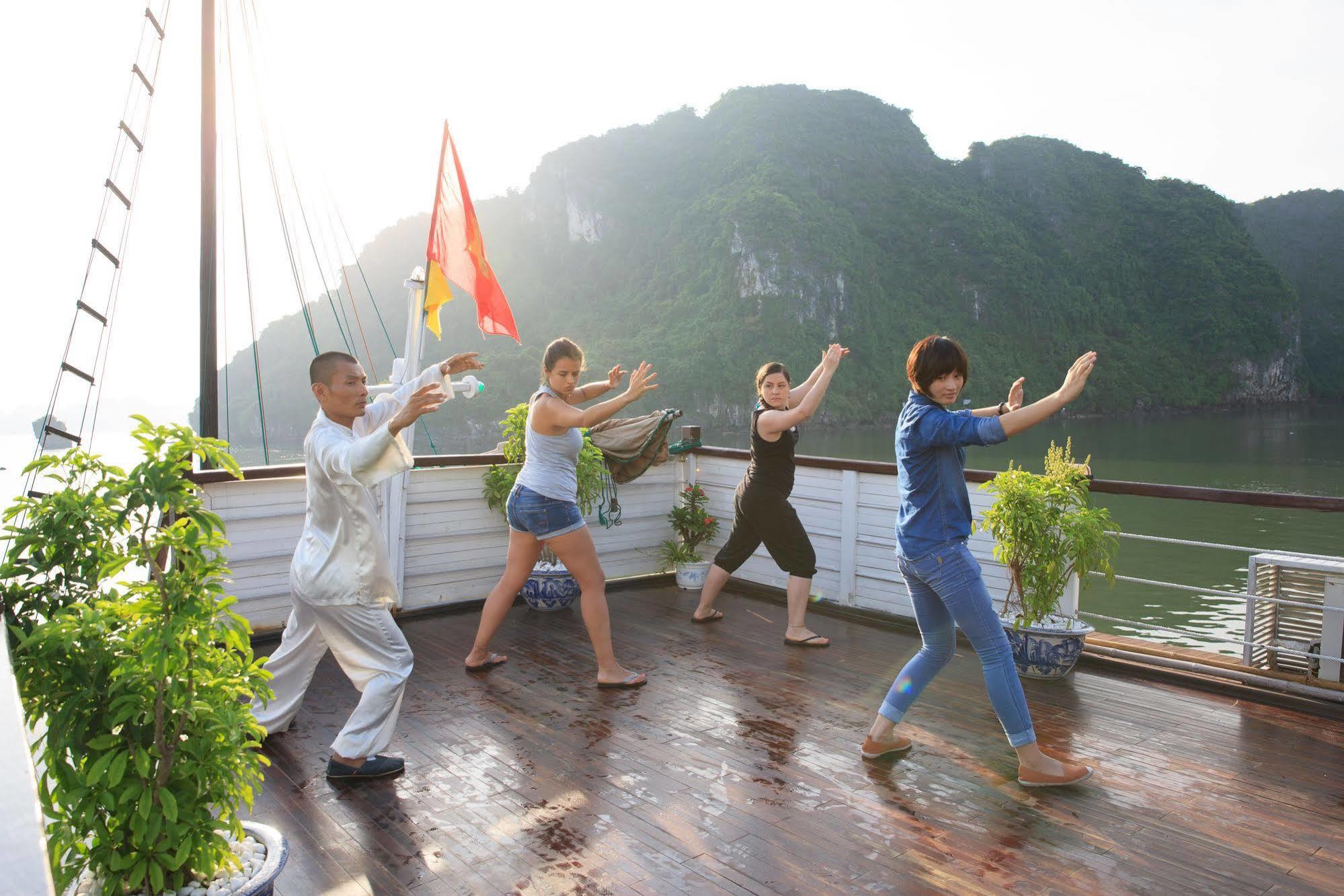 Garden Bay Luxury Cruise 4* Ha Long
