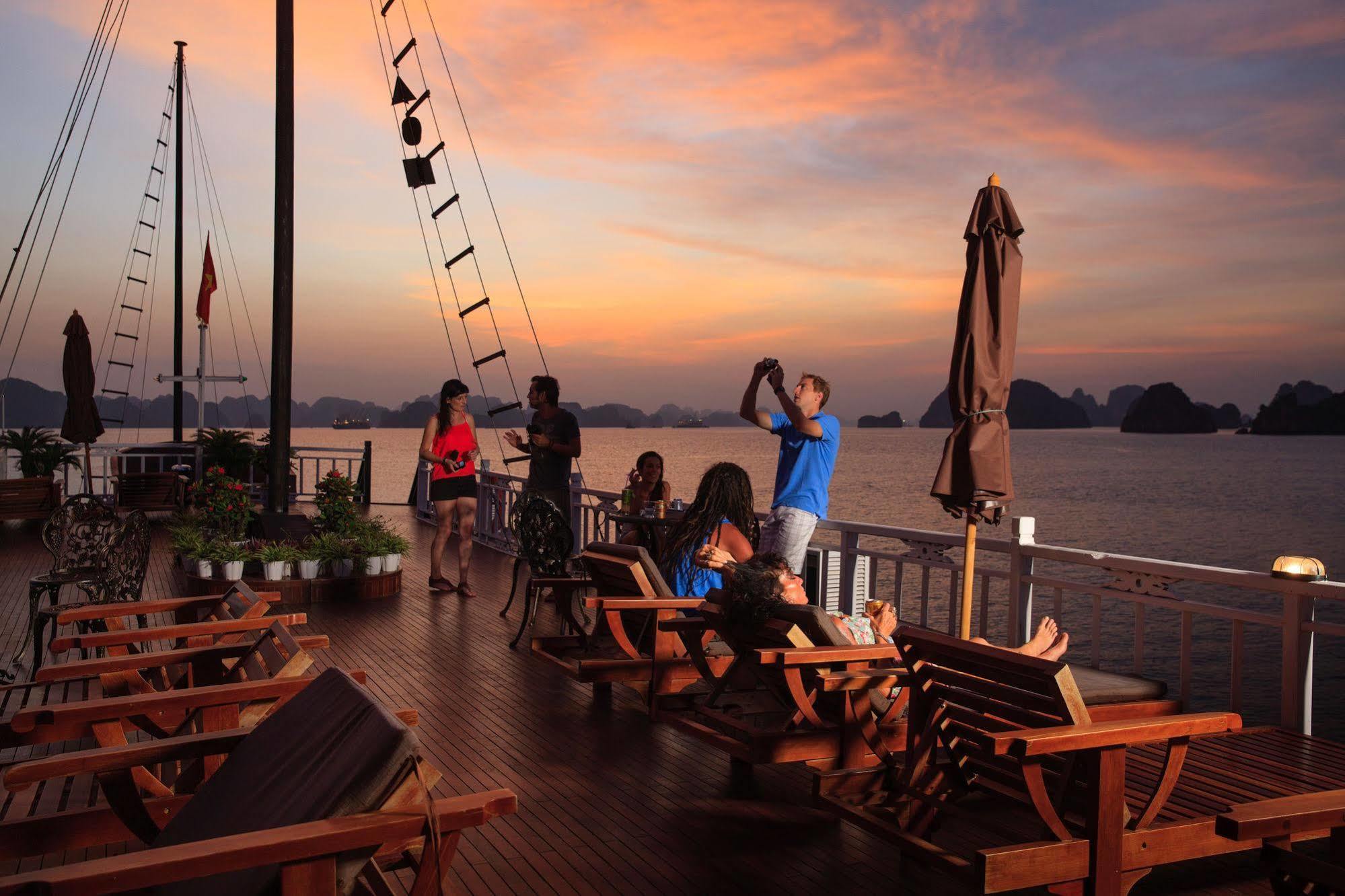 Garden Bay Luxury Cruise 