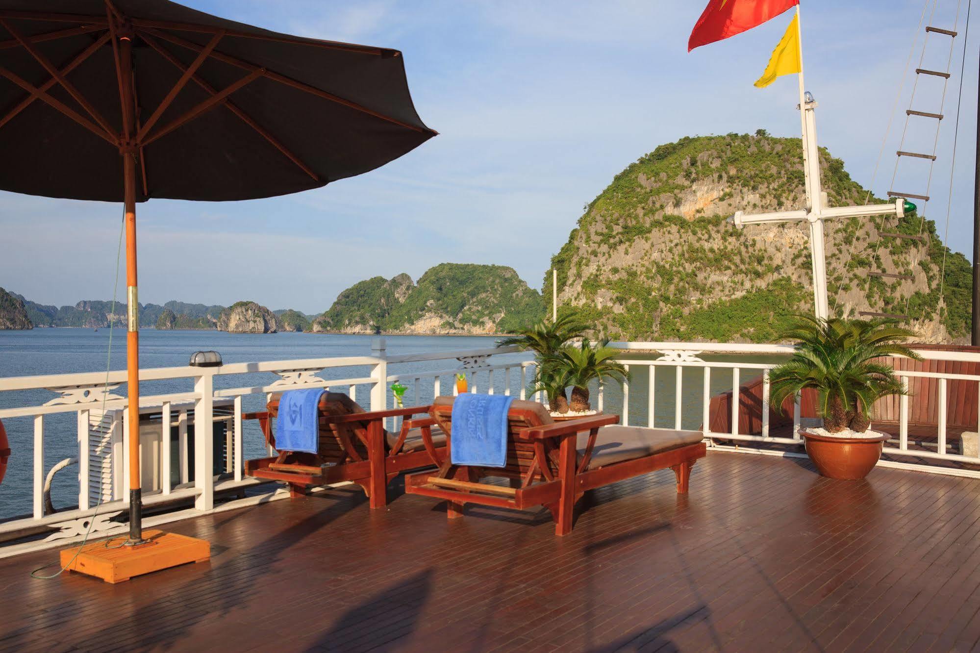 Garden Bay Luxury Cruise