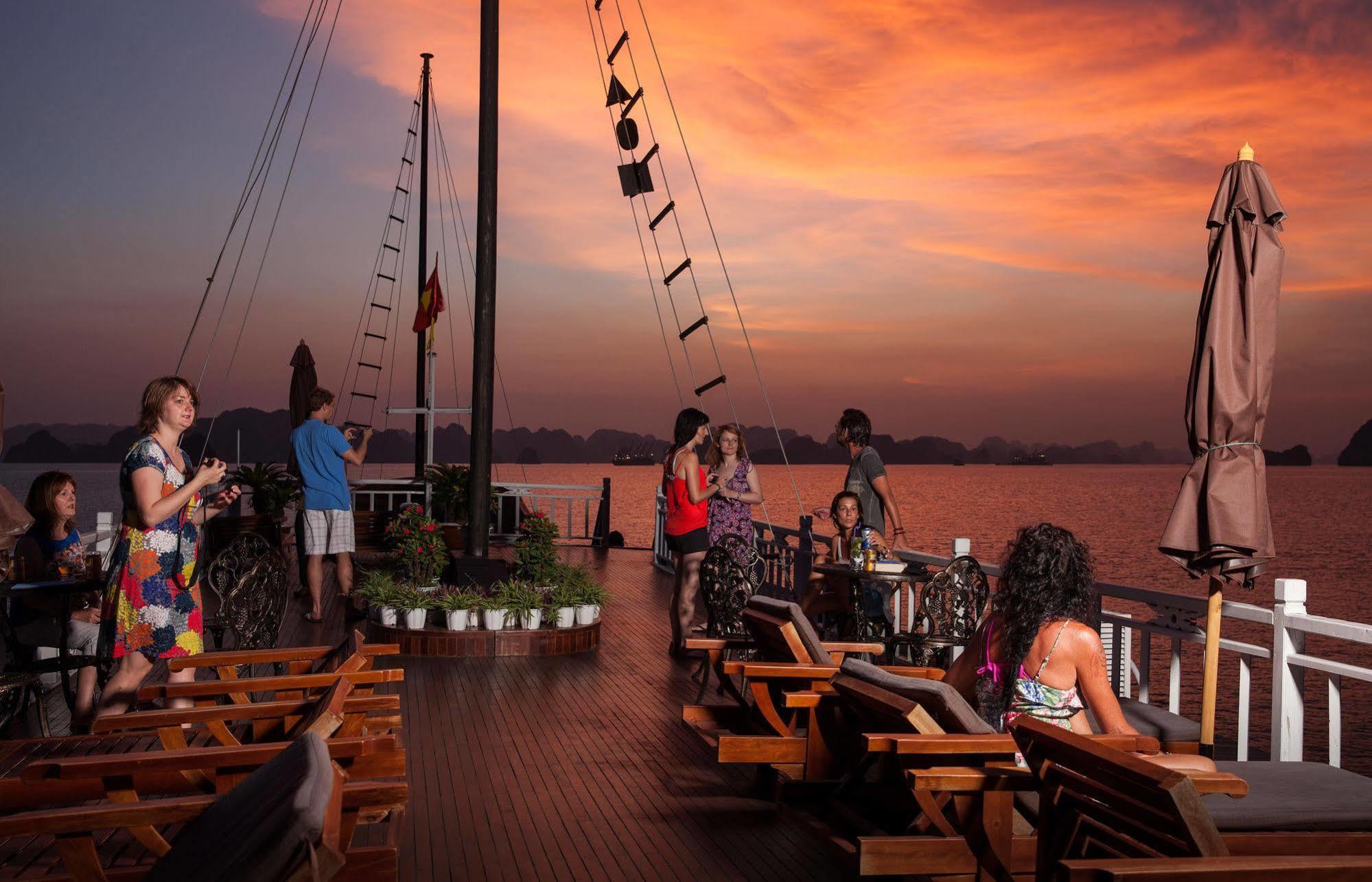 Garden Bay Luxury Cruise  Ha Long