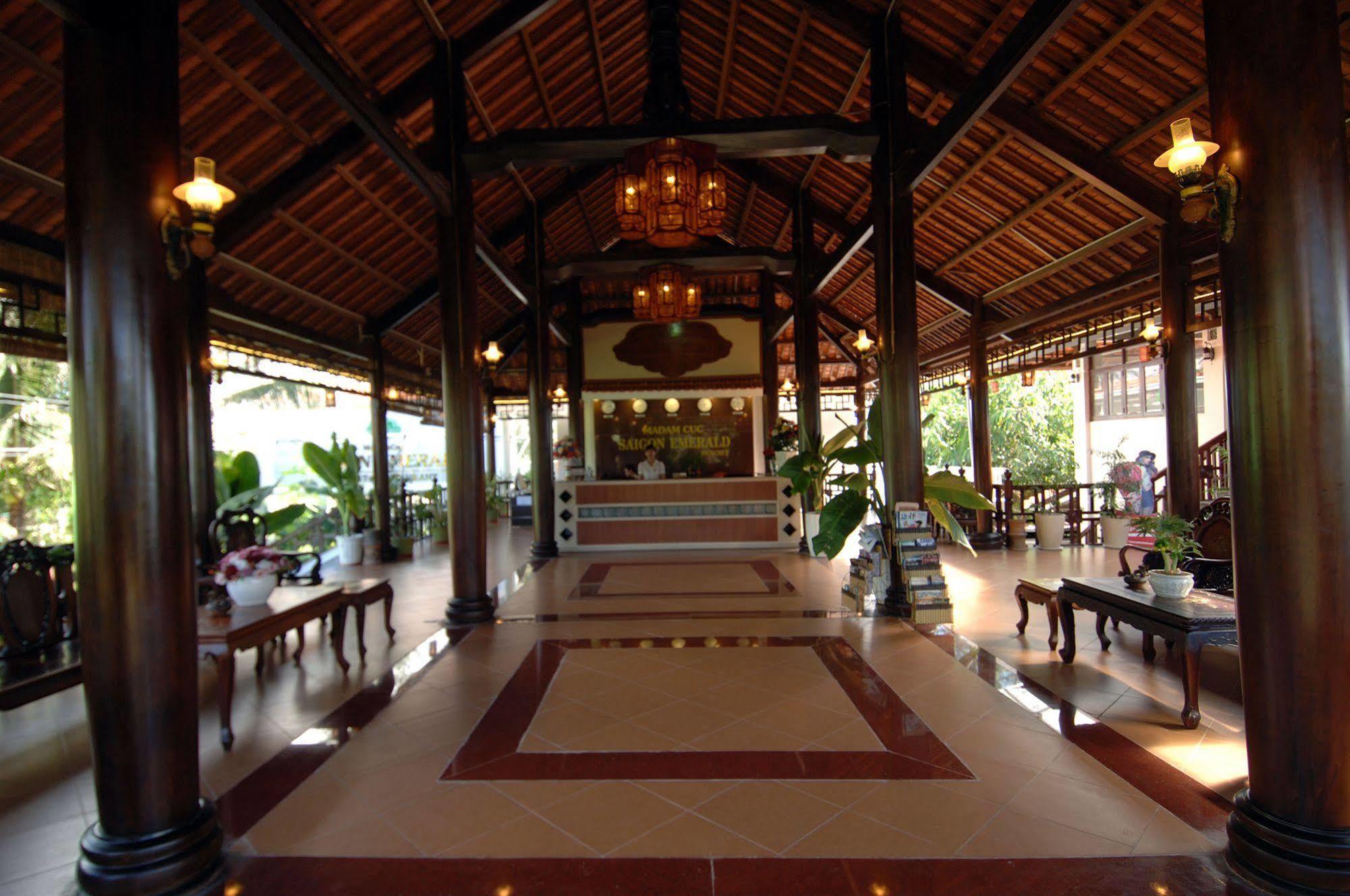 Resort Saigon Emerald