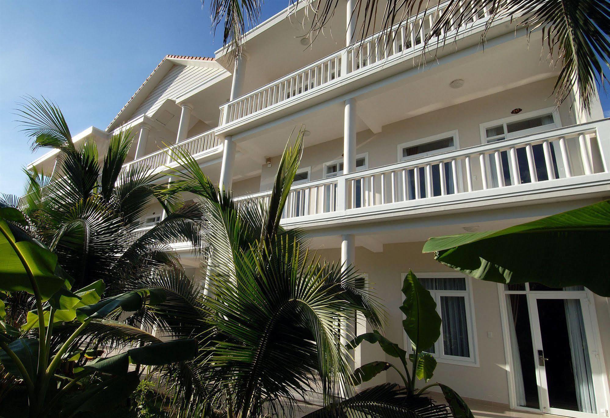 Resort Saigon Emerald 4*