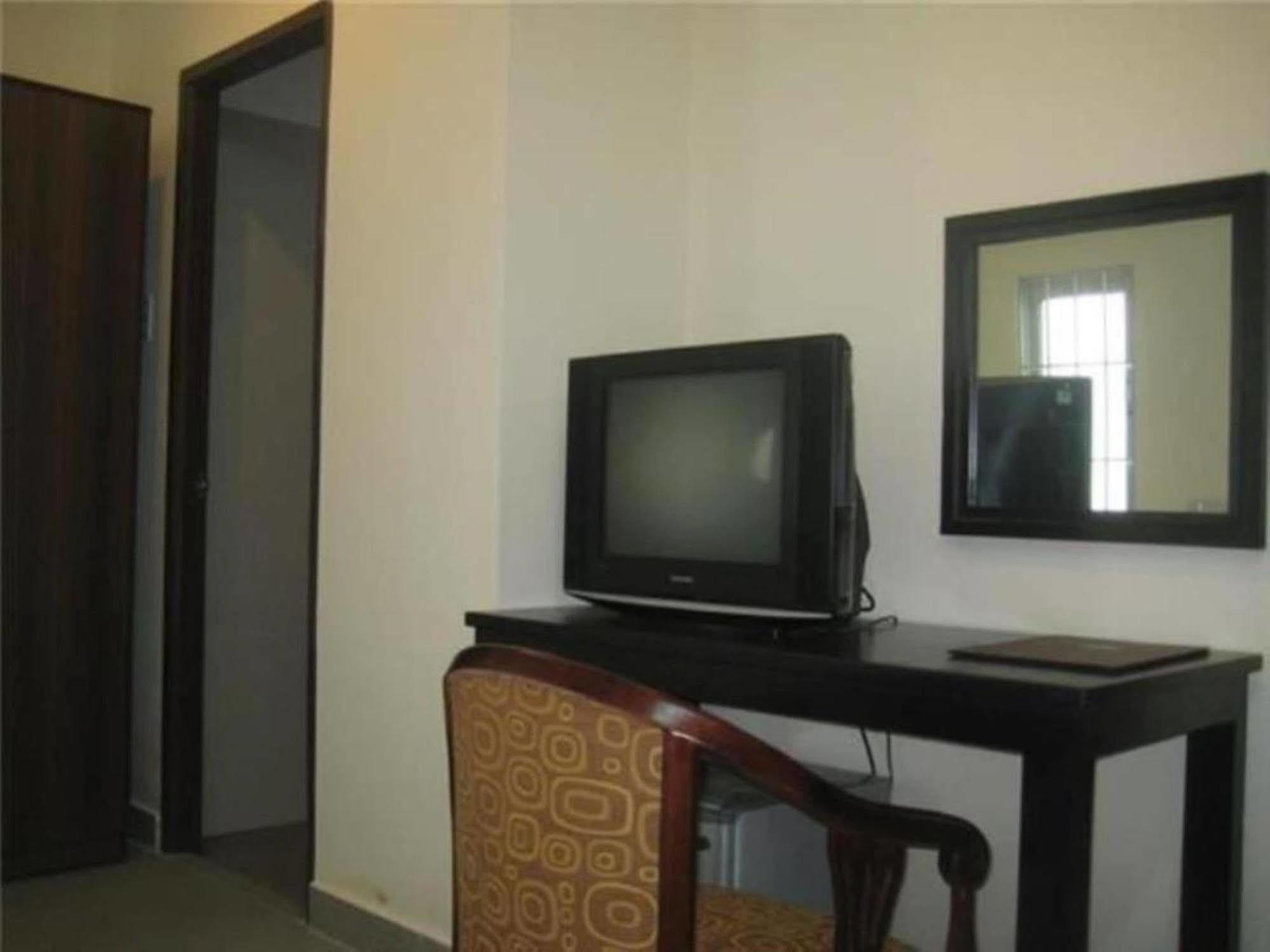 Blue Heaven Hotel 2*
