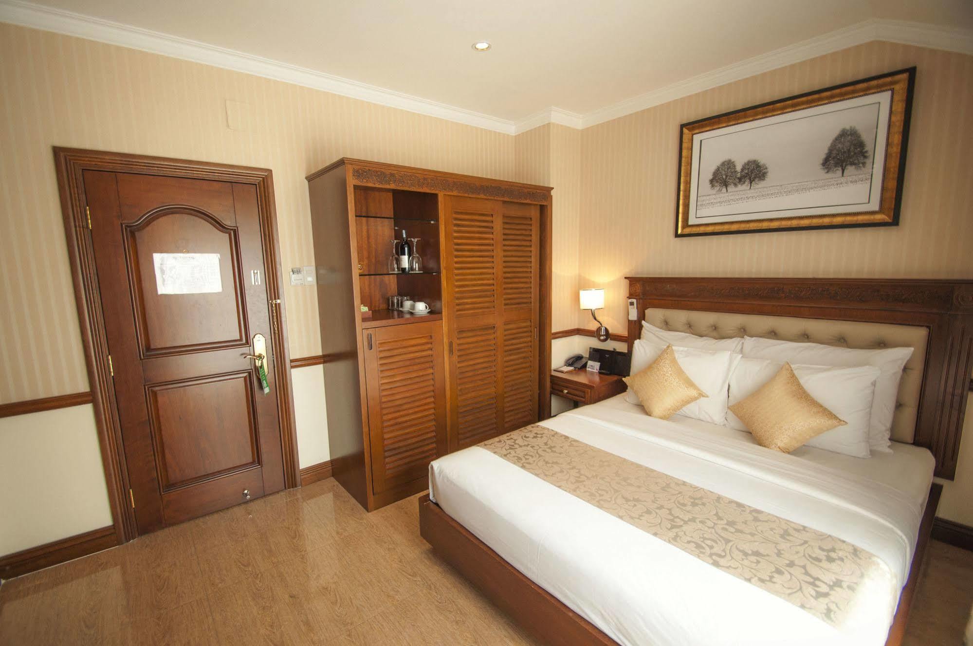 Aparthotel & Residences Swimming Pool 2*