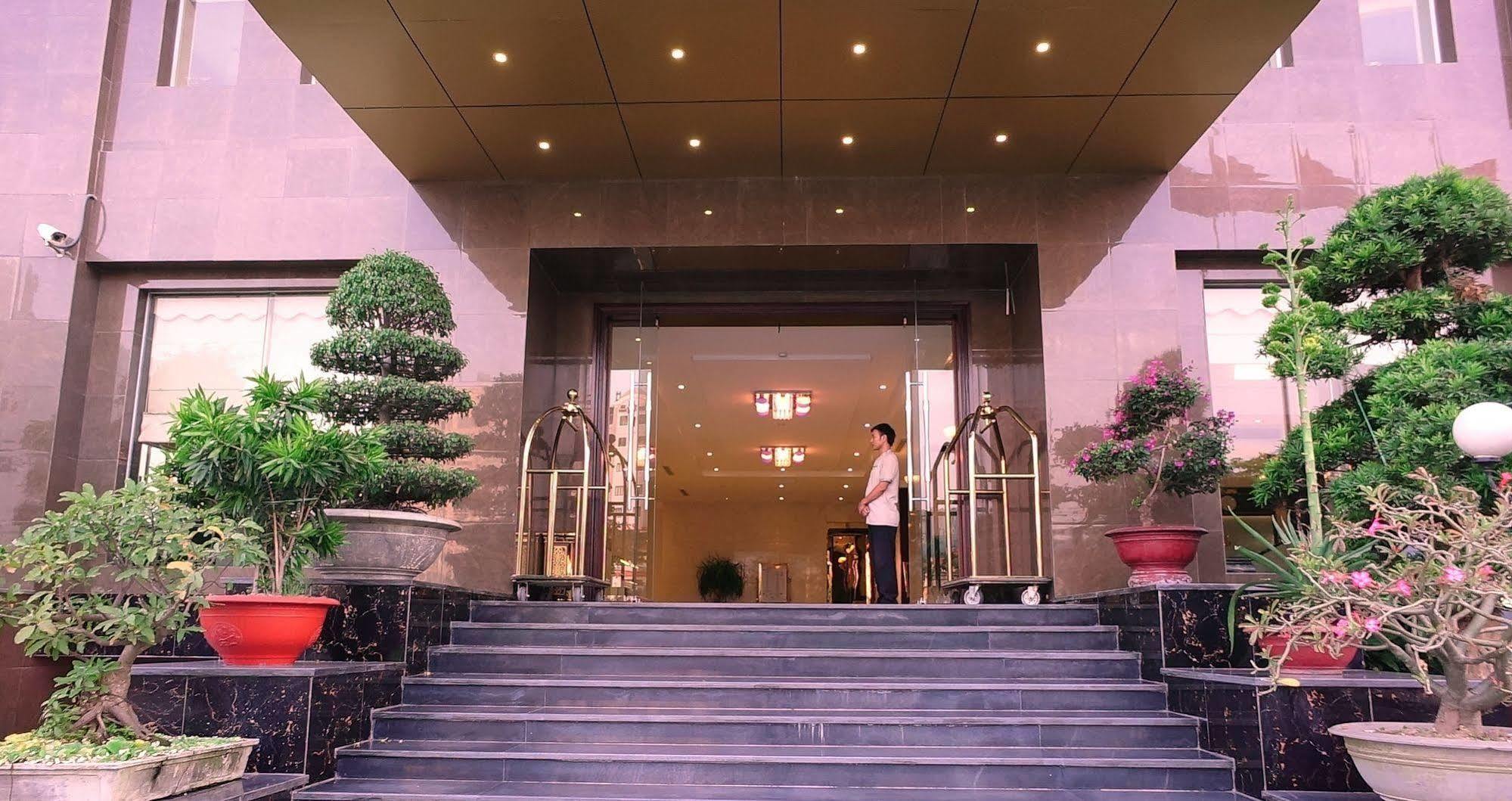Hotel Golden Halong 4*