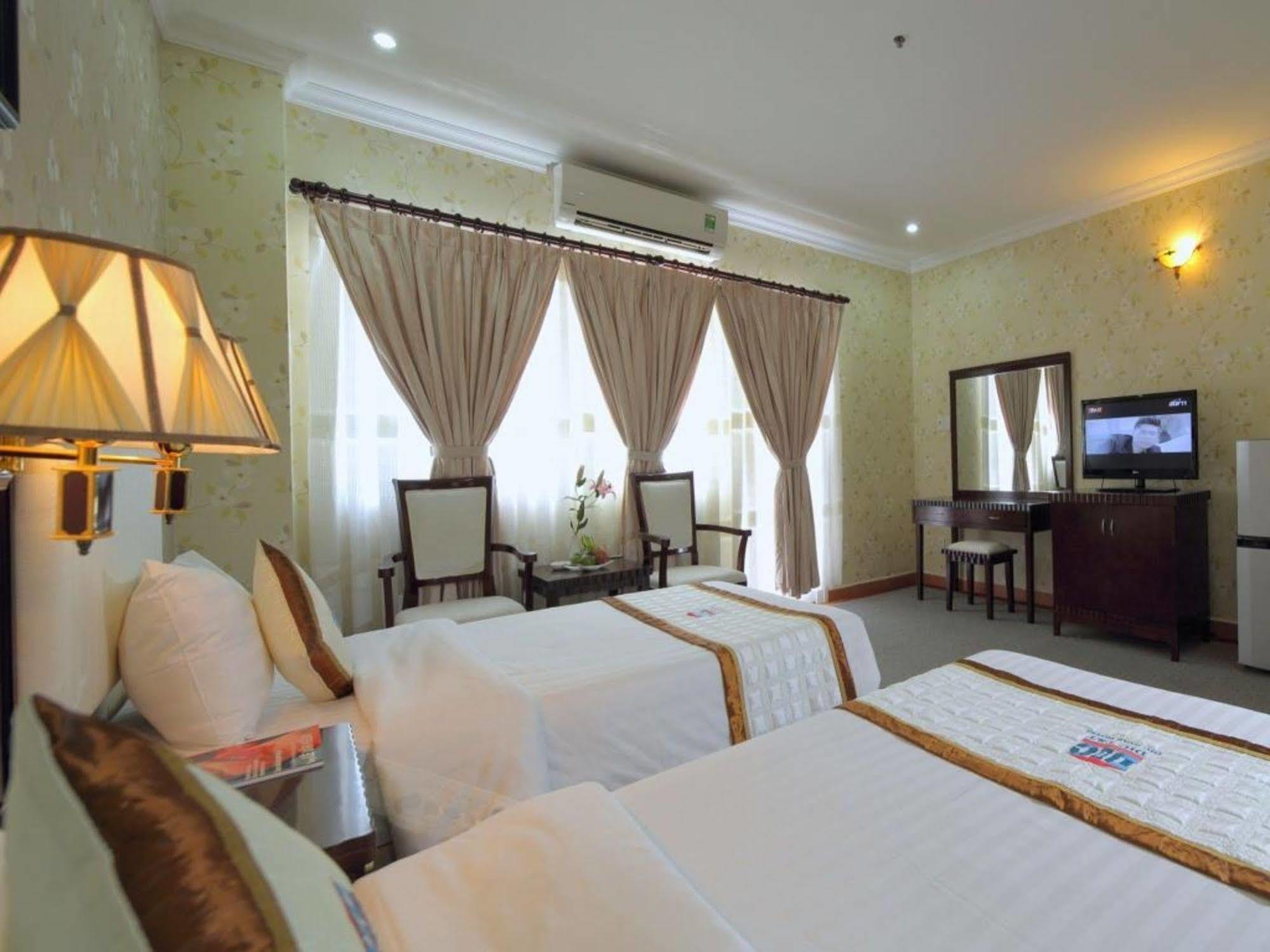 Khách sạn Dic Star 4*