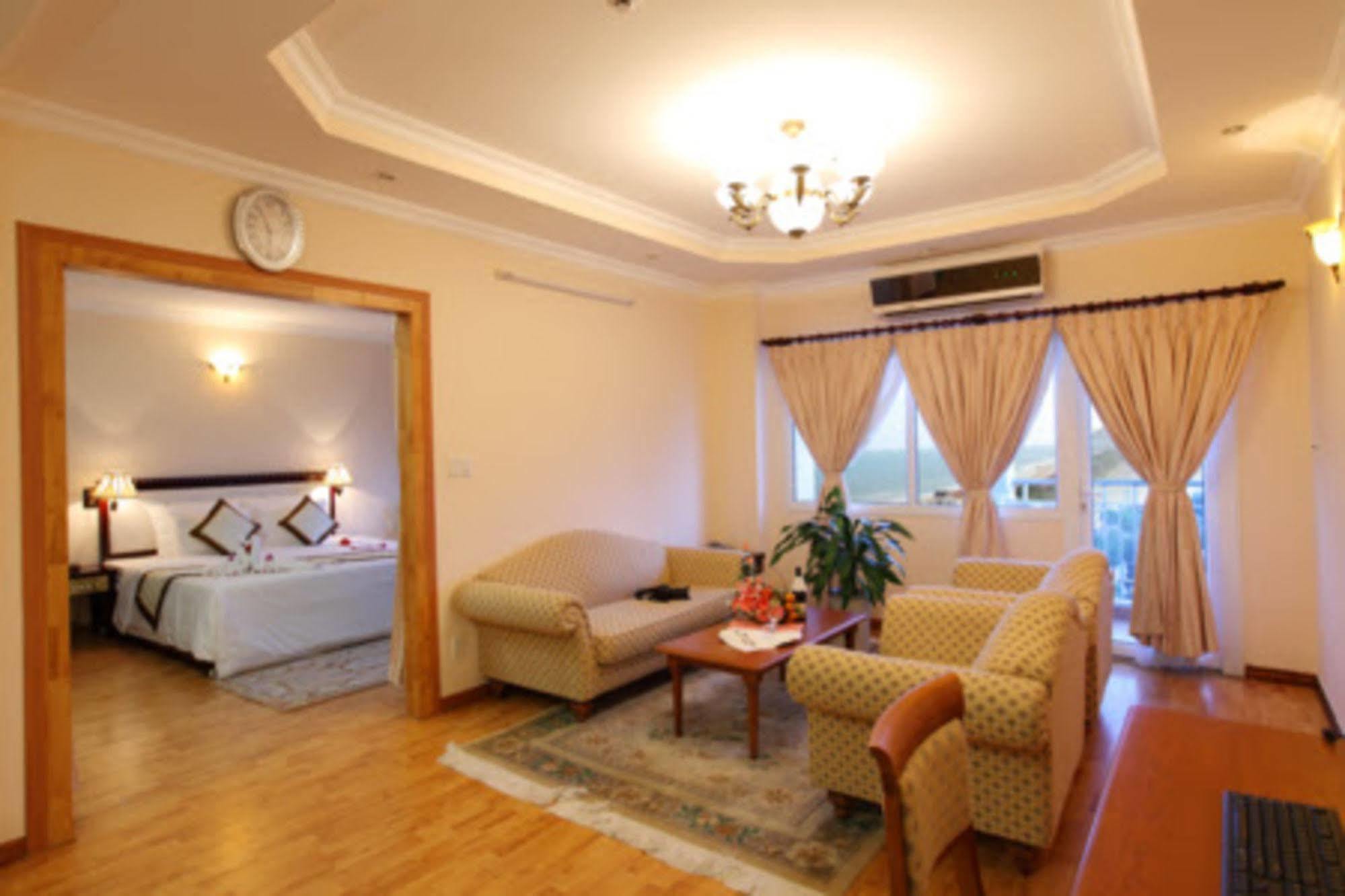 Khách sạn Dic Star 4*