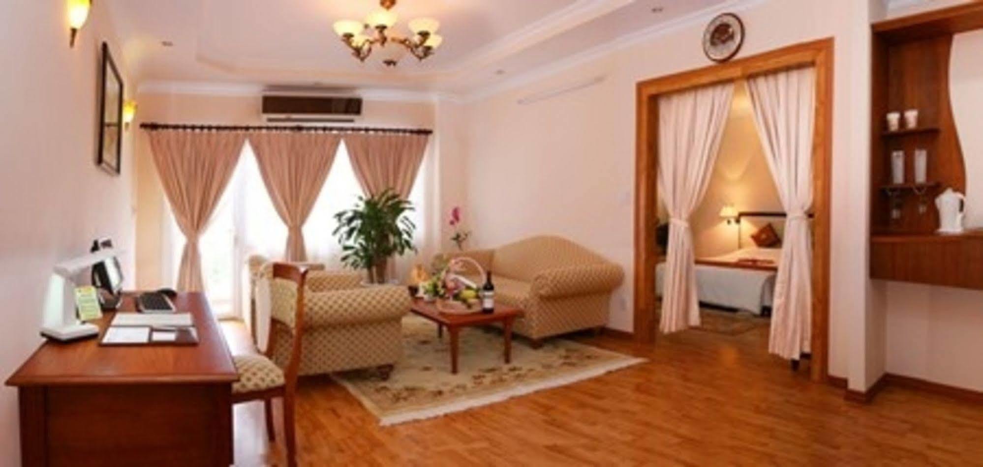 Khách sạn Dic Star 4*