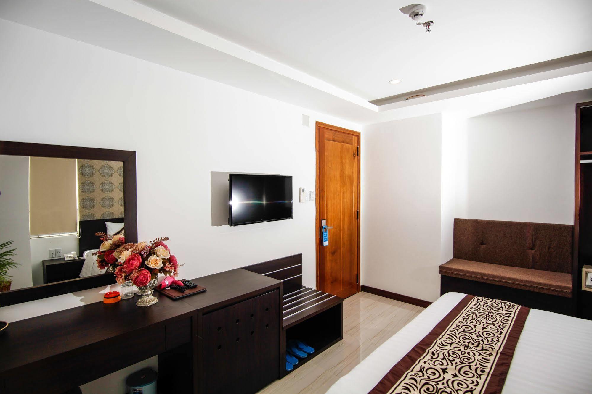 Lucky Star Hotel