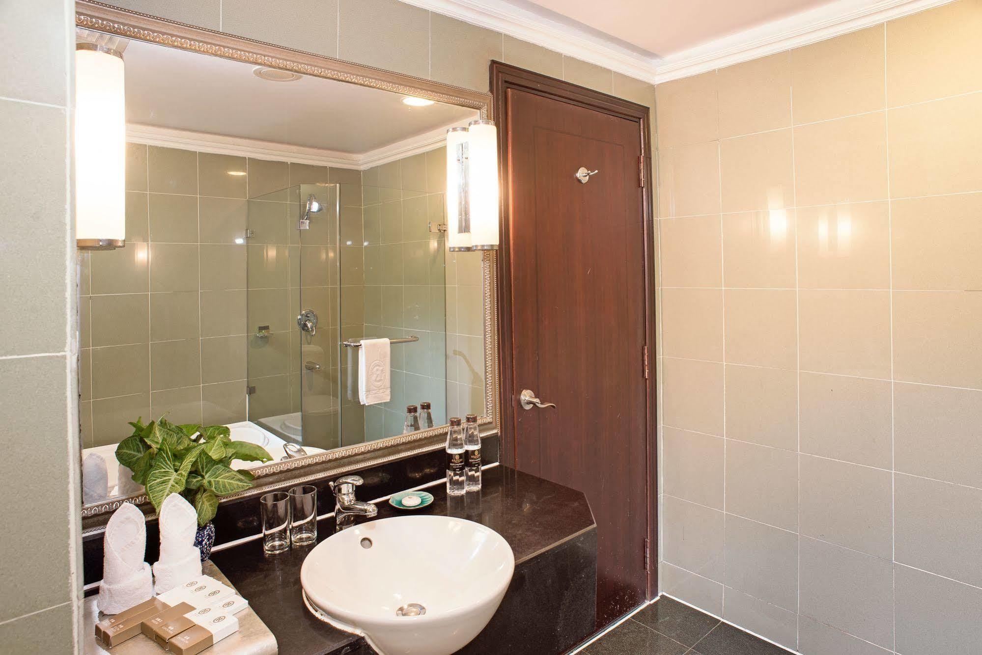 Royal Halong Hotel 4*
