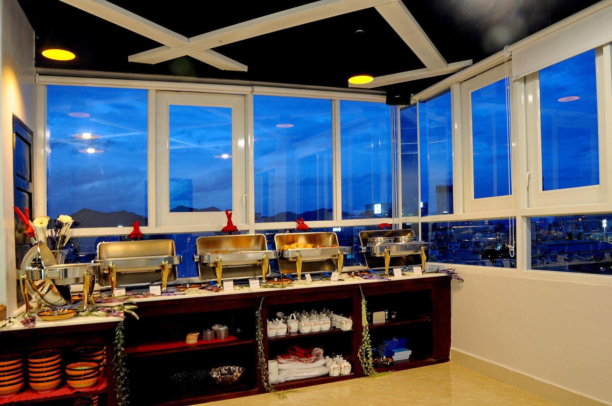 Full House Hotel 3*
