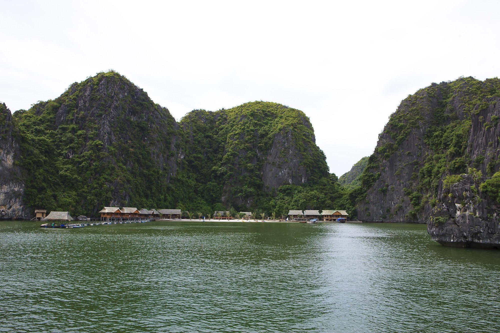Halong Royal Boutique Cruises  3*