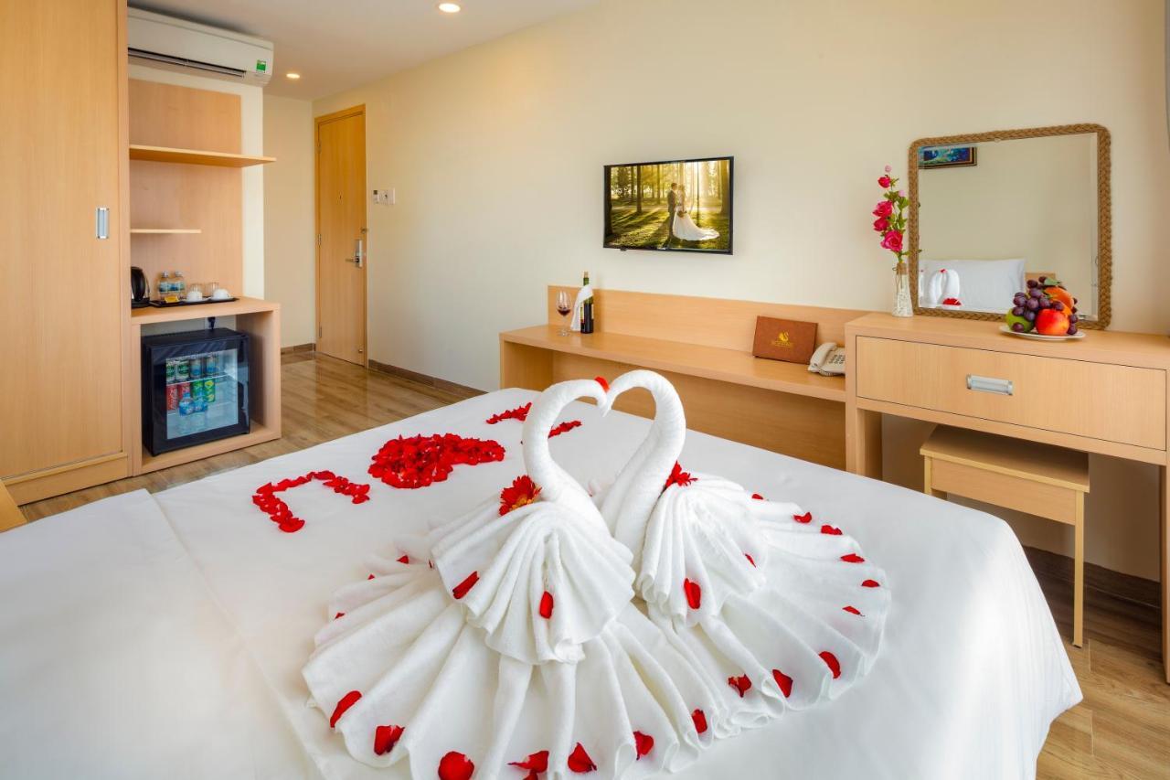 The Swan 3*