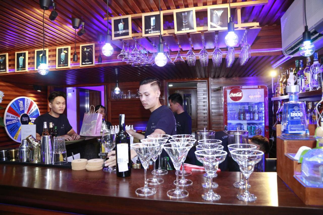 Hotel Bay & Restaurant Hanoi