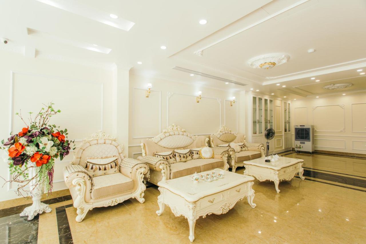 Khách sạn White Crown