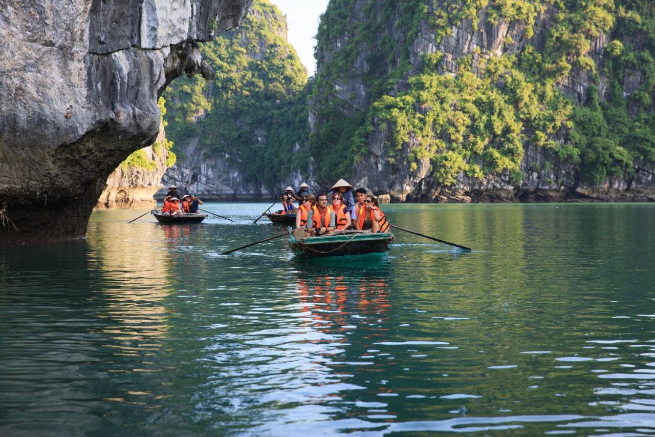 Garden Bay Luxury Cruise