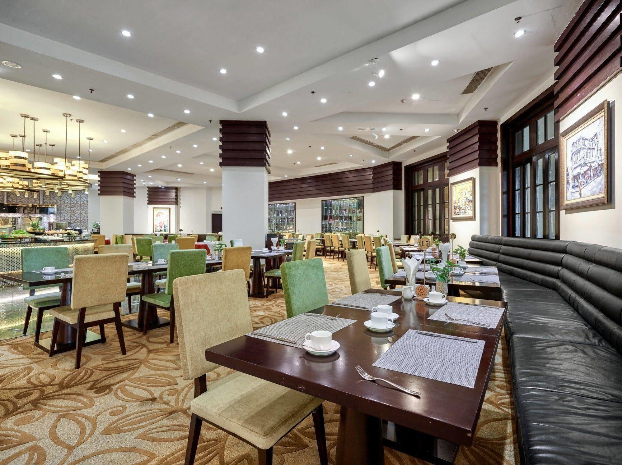 Hoàng Gia Khách sạn 5*