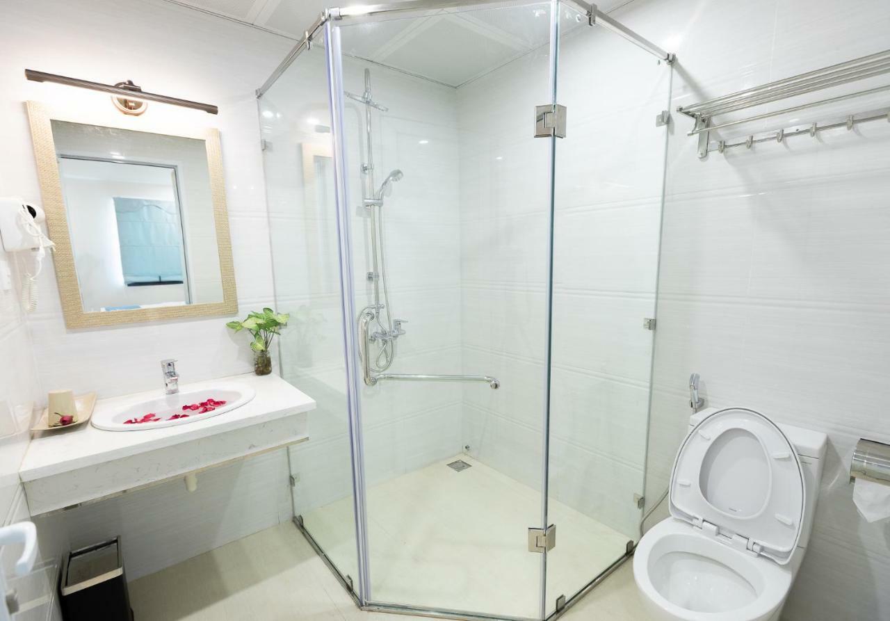 Rosy Hotel Ha Long
