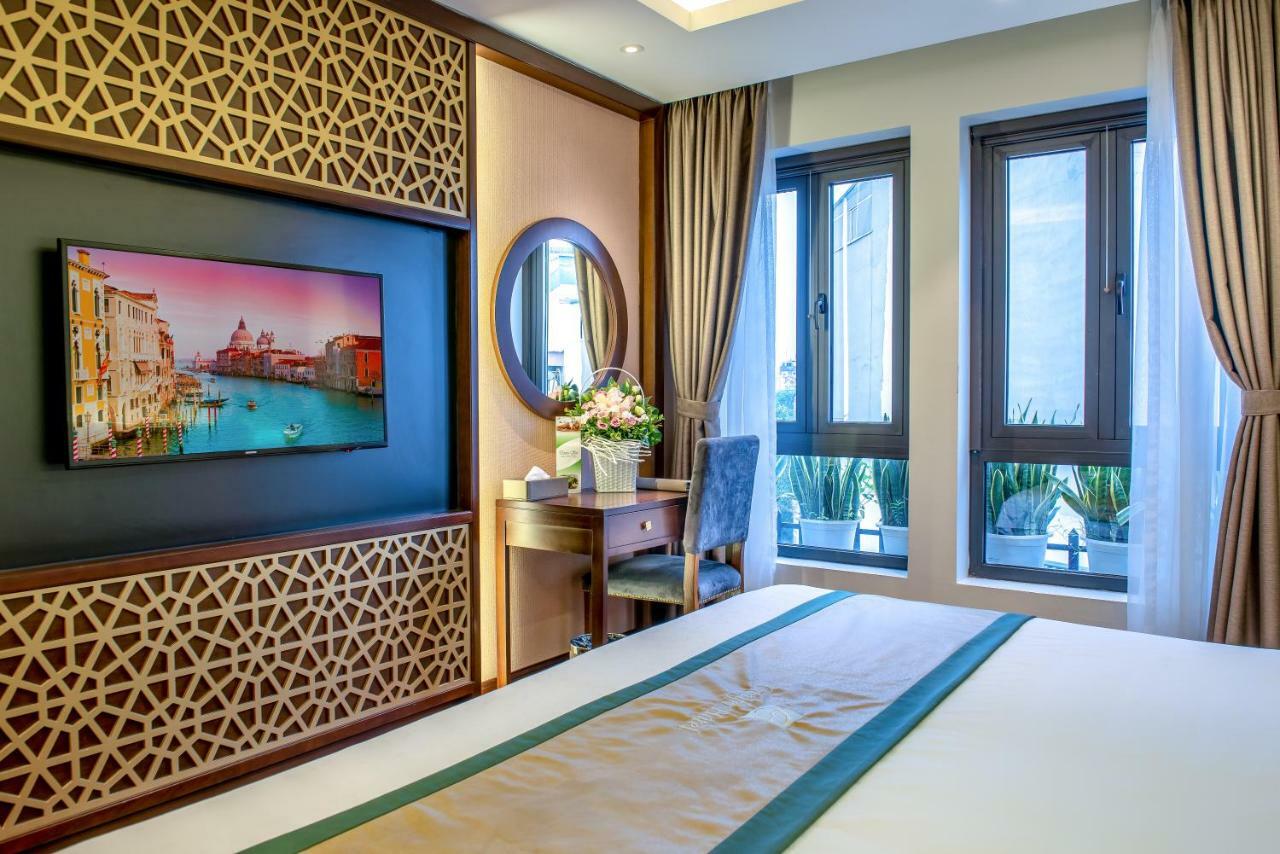 Conifer Grand Khách sạn