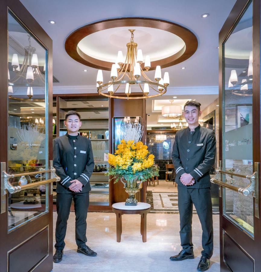 Conifer Grand Khách sạn