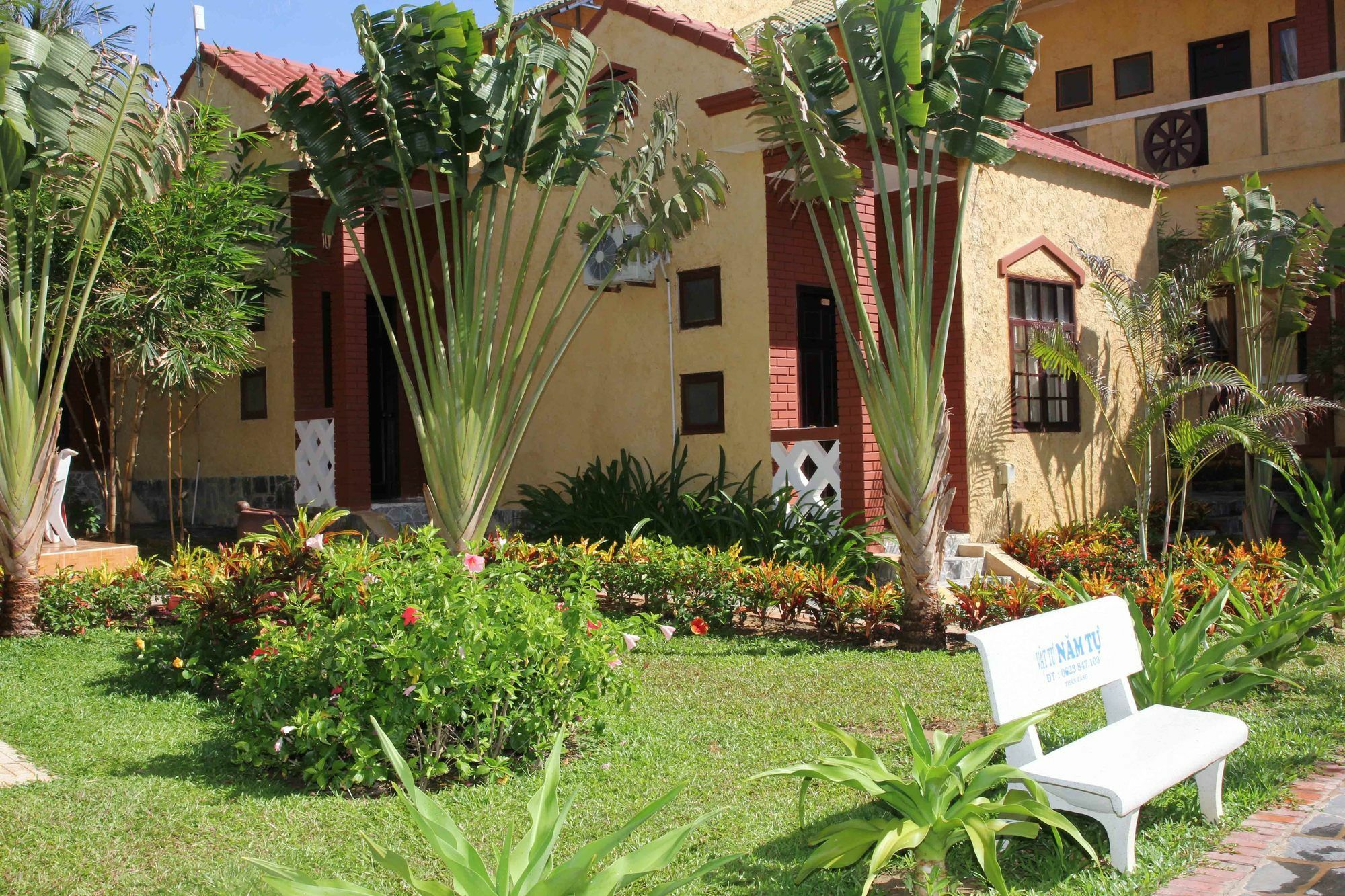 Nang Hon Rom Hotel 3*