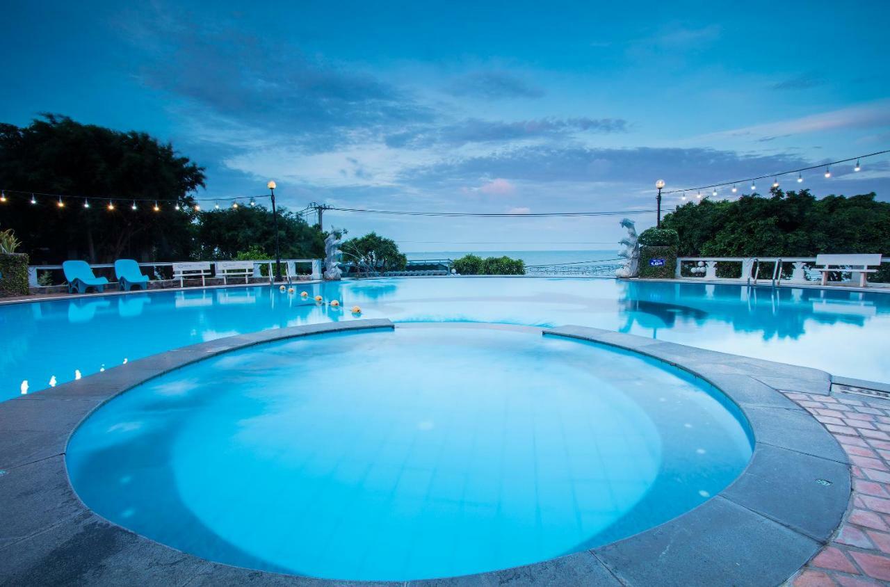 Beachfront Hotel 3*