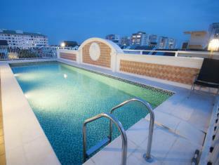 Aparthotel & Residences Swimming Pool 2*
