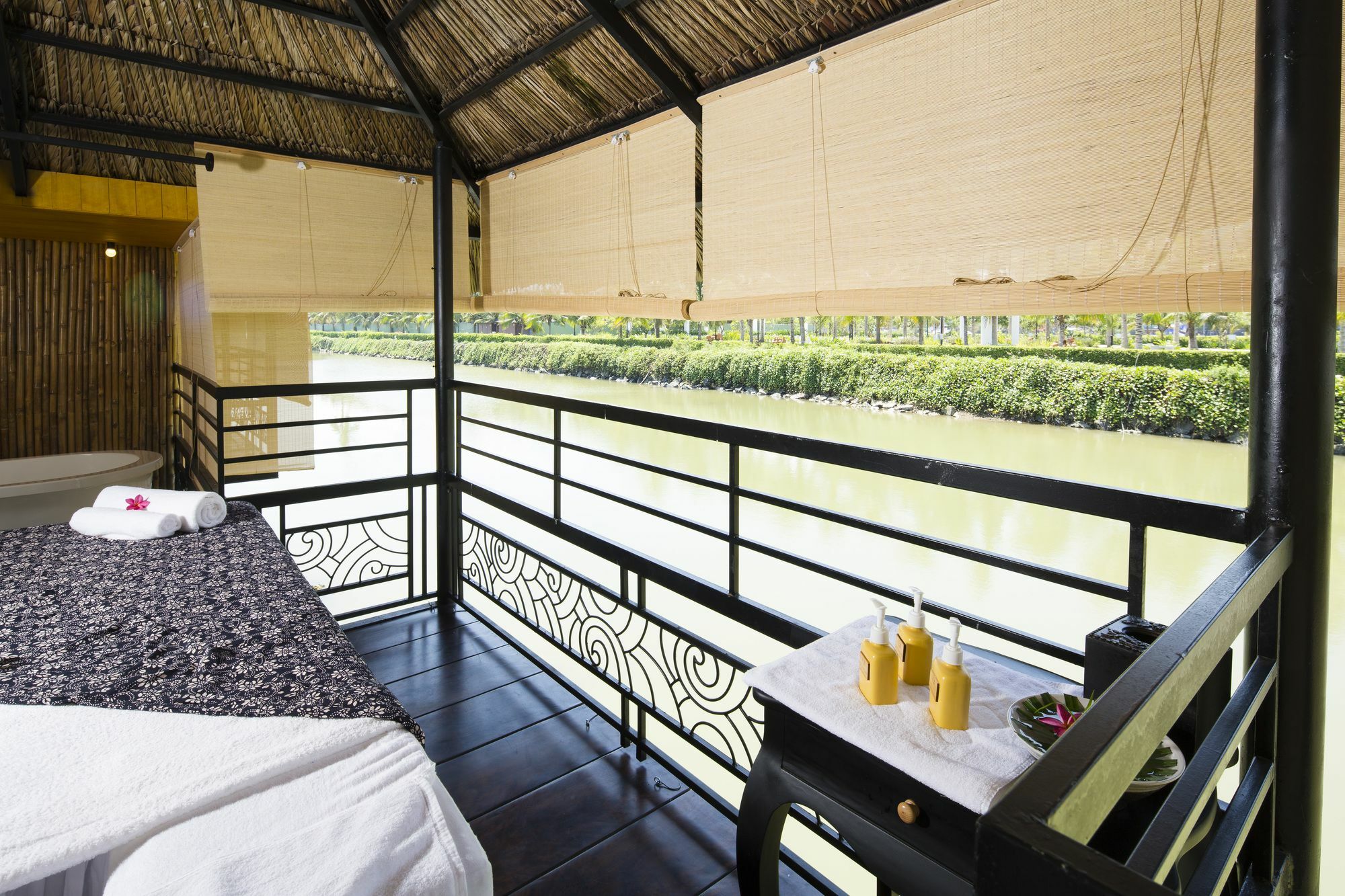 Cham Oasis Condotel Aparthotel
