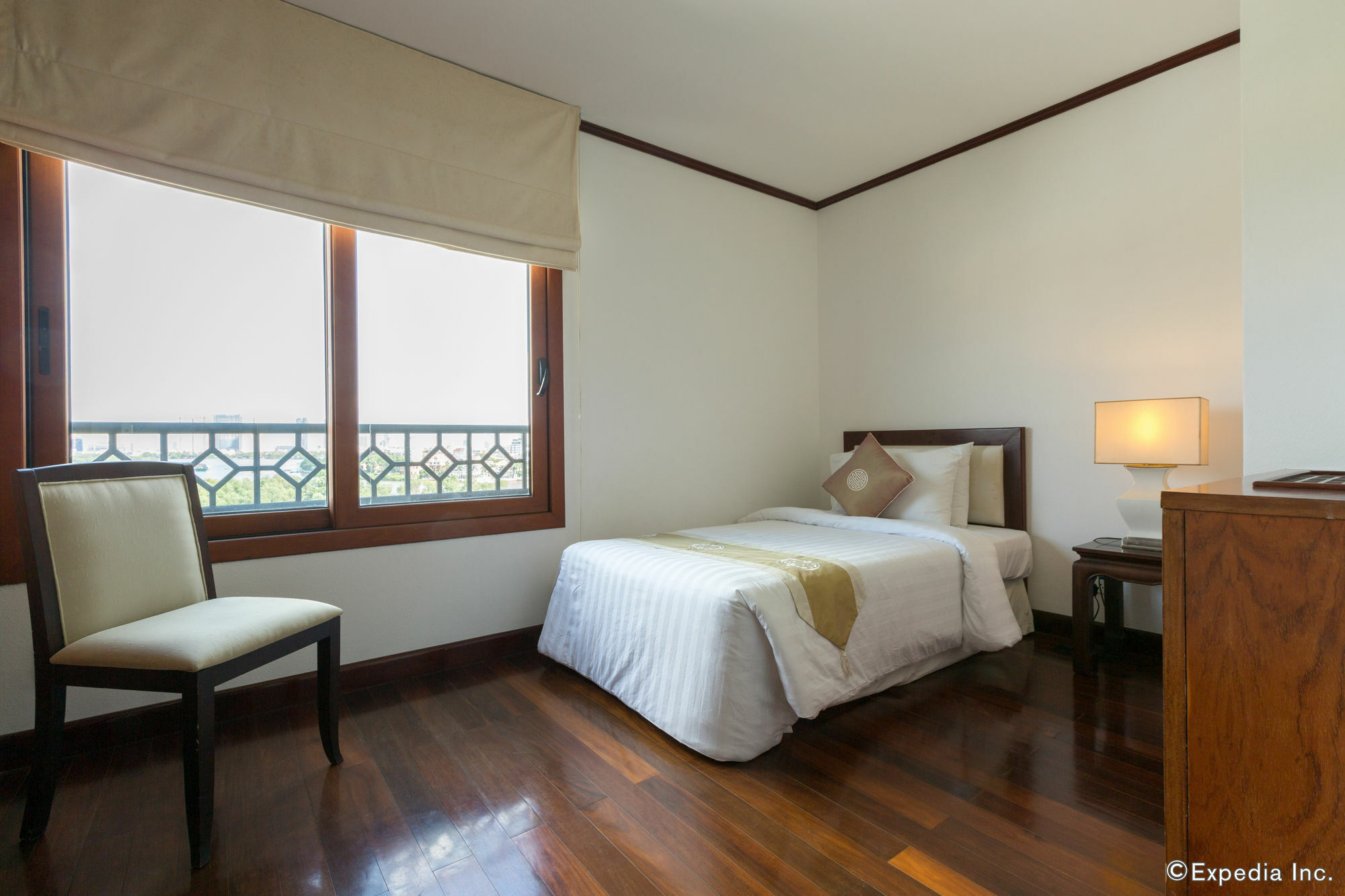 Khách sạn hẻo lánh Sài Gòn Domaine Luxury Residences