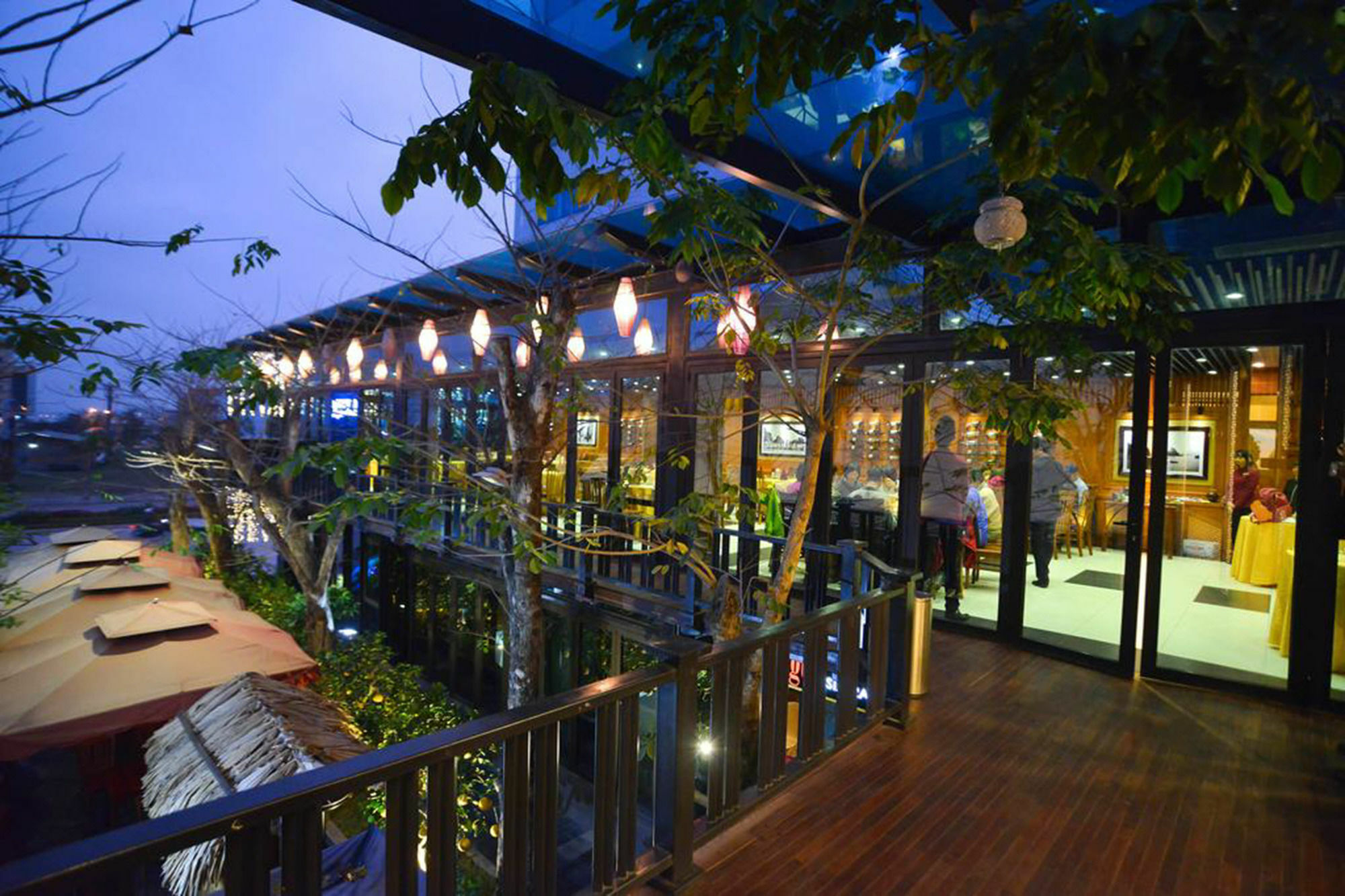 Palace Khách sạn 4*