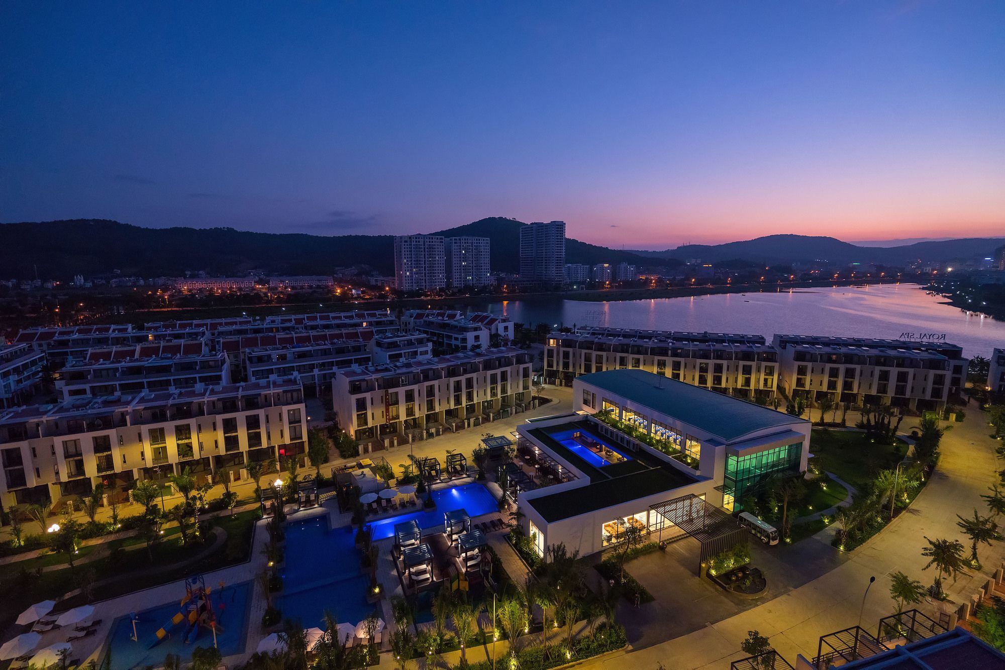 Resort Royal Lotus & 4*